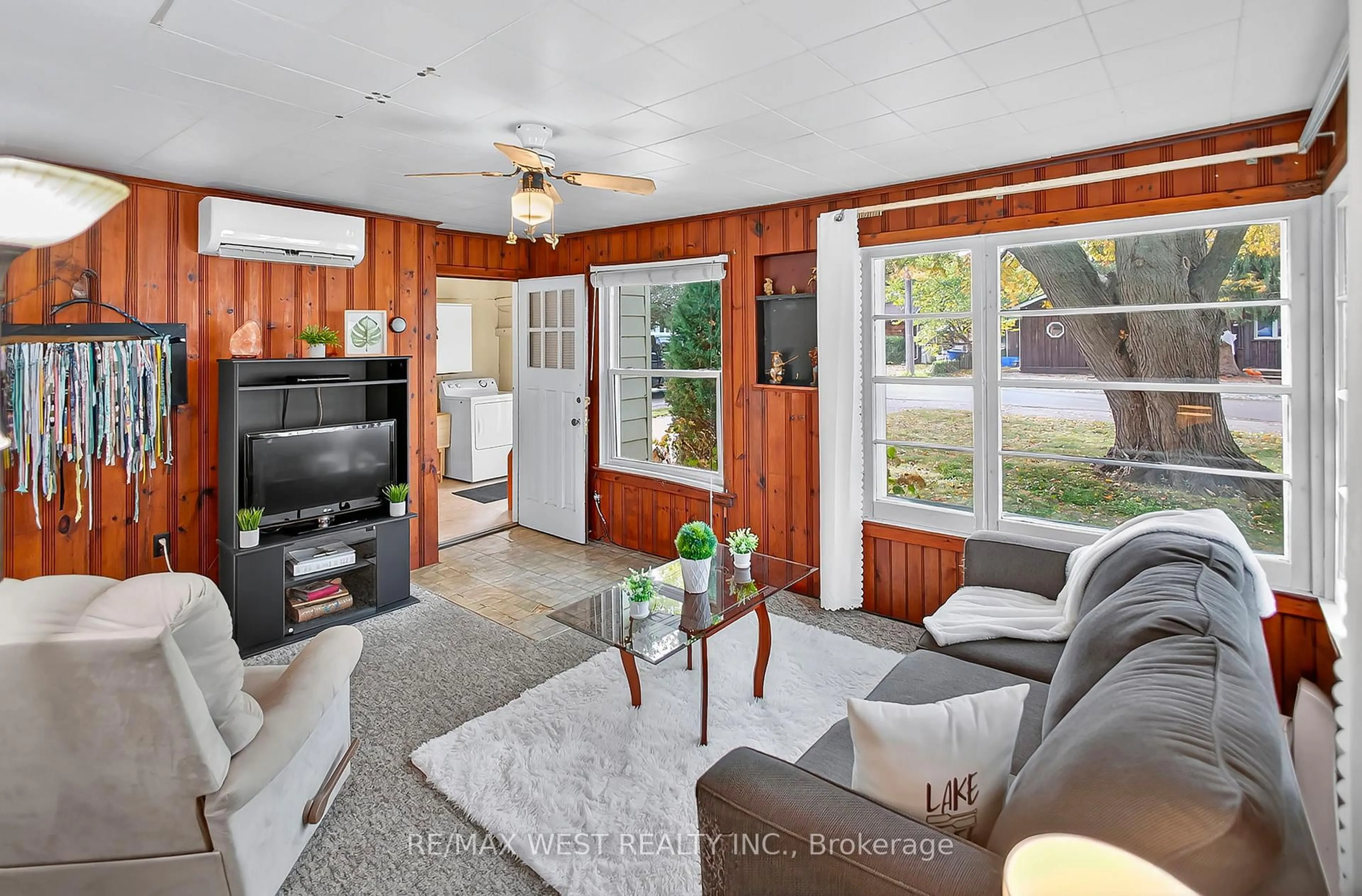 Living room with furniture, unknown for 2018 Yonge St, Sarnia Ontario N0N 1C0