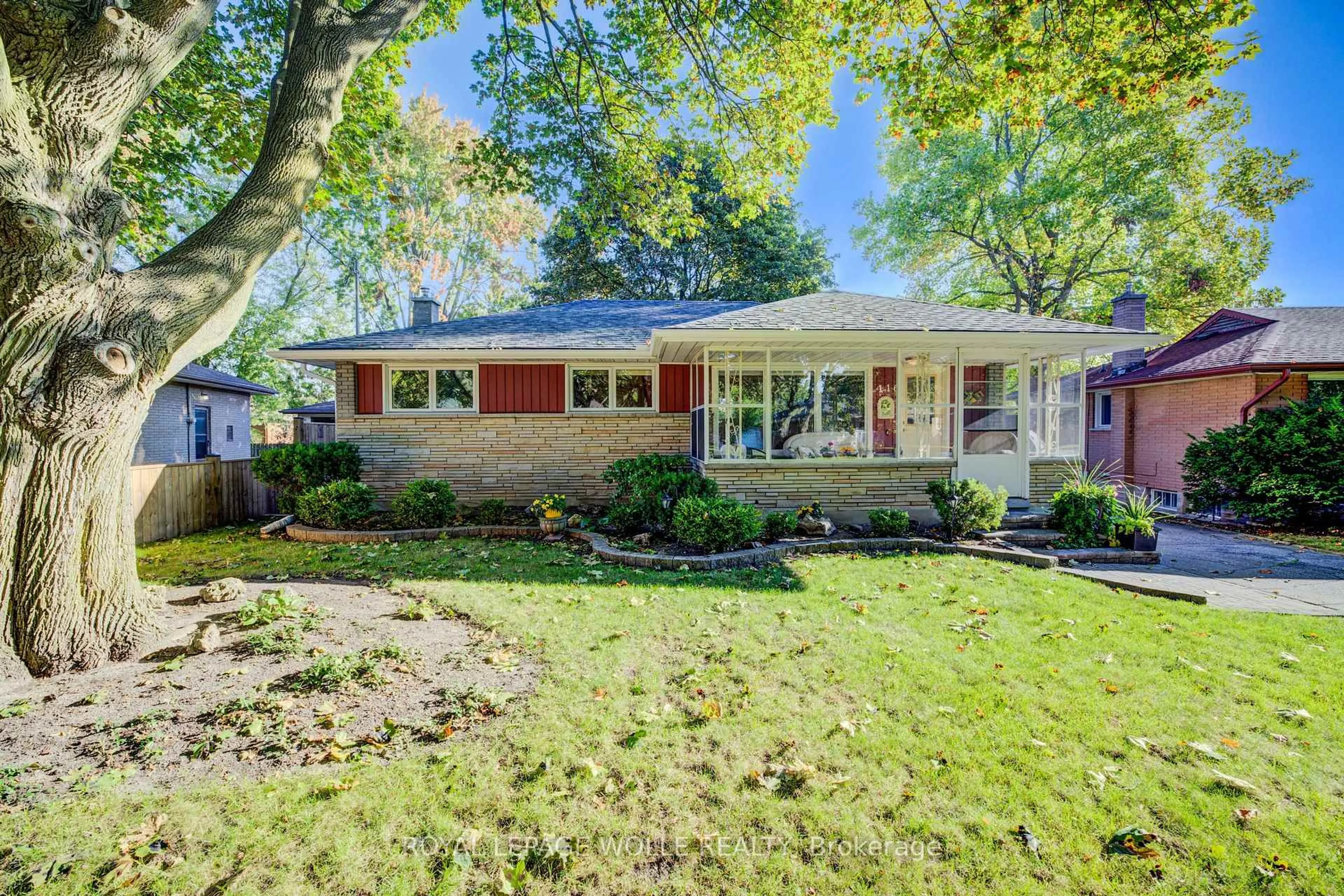 Home with vinyl exterior material, street for 116 Boniface Ave, Kitchener Ontario N2C 1L9