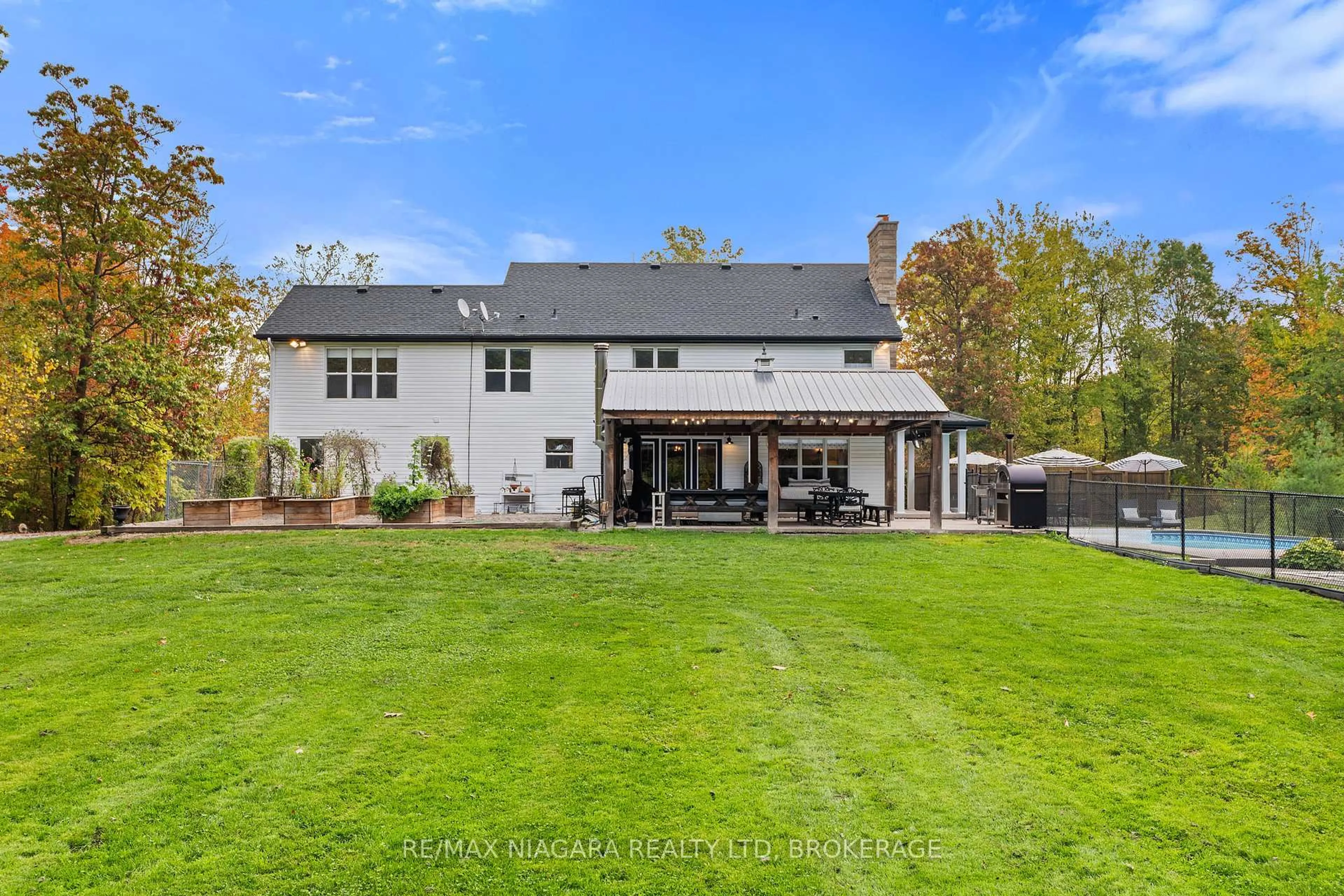 A pic from outside/outdoor area/front of a property/back of a property/a pic from drone, street for 51268 Tunnacliffe Rd, Wainfleet Ontario L0S 1V0