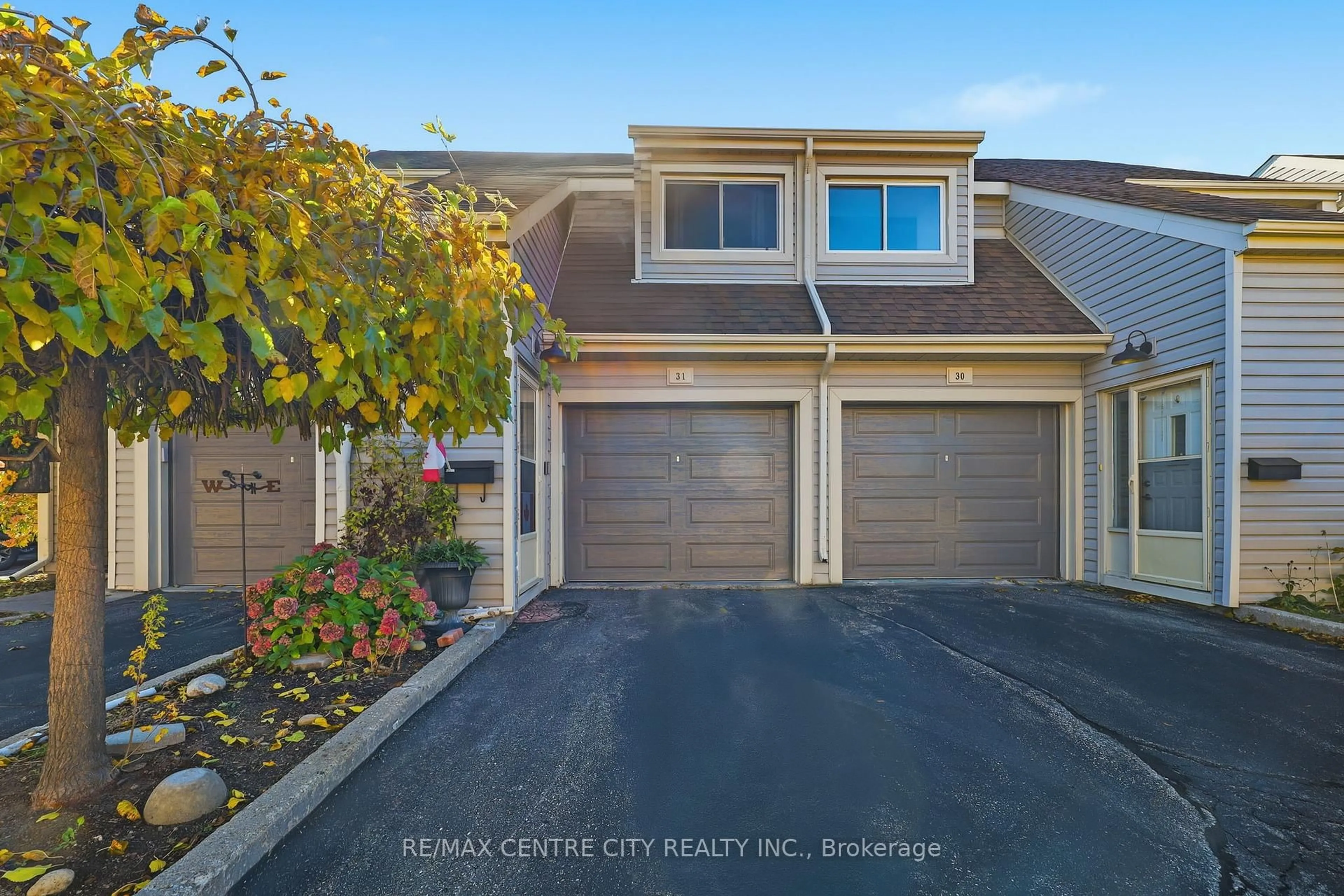 A pic from outside/outdoor area/front of a property/back of a property/a pic from drone, unknown for 337 Kingswood Dr #31, Kitchener Ontario N2E 1X5