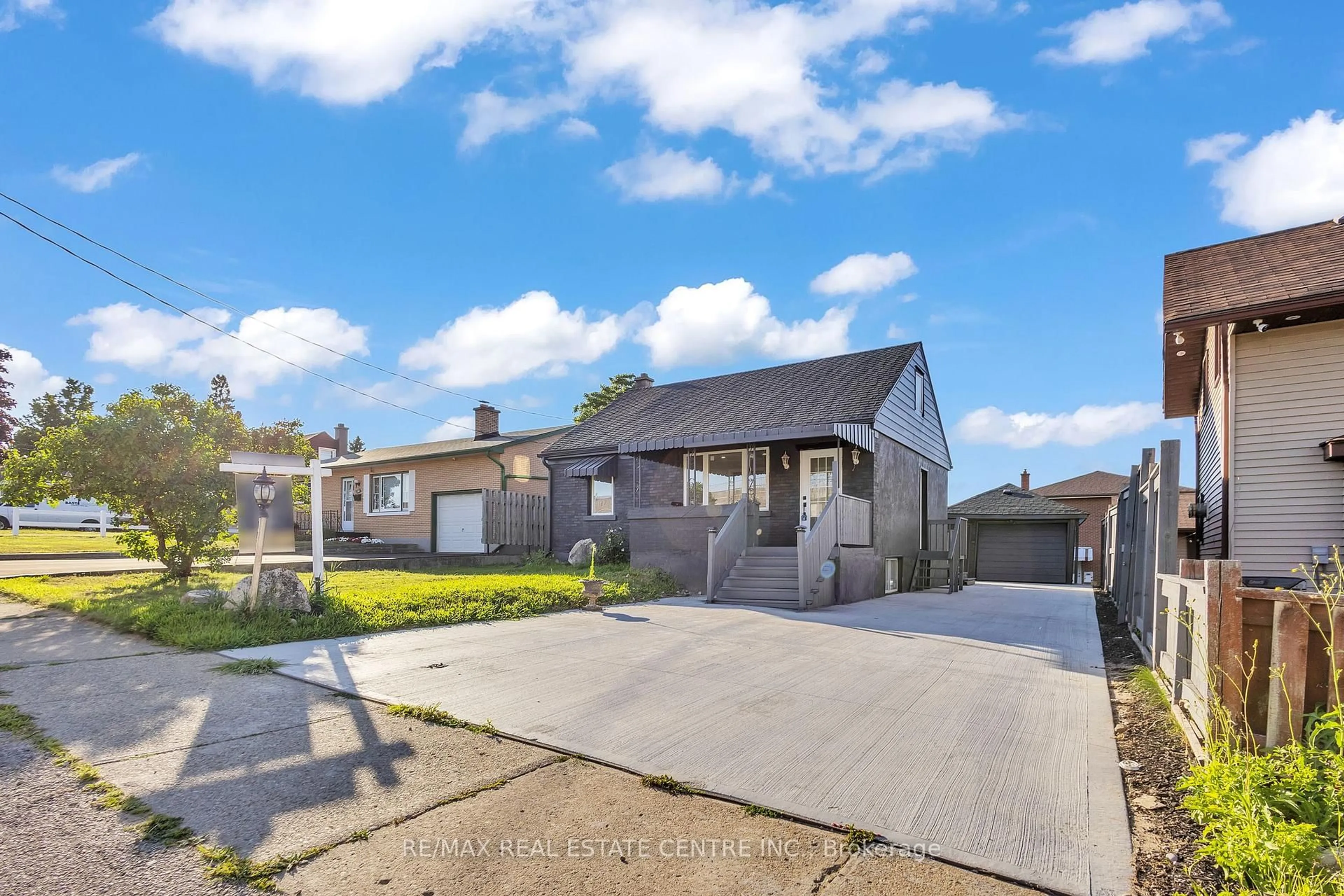 A pic from outside/outdoor area/front of a property/back of a property/a pic from drone, street for 84 Avalon Pl, Kitchener Ontario N2M 4N7