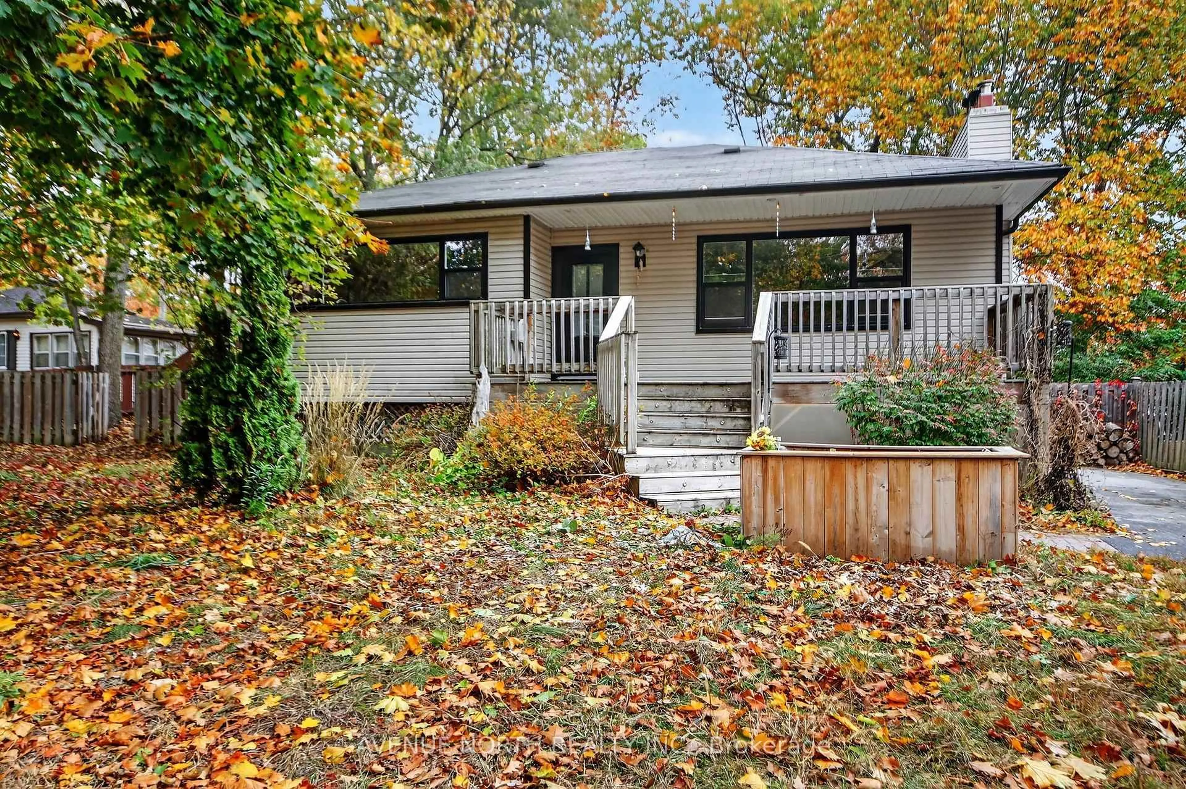 Home with vinyl exterior material, street for 116 Woods Rd, Ottawa Ontario K0A 3M0