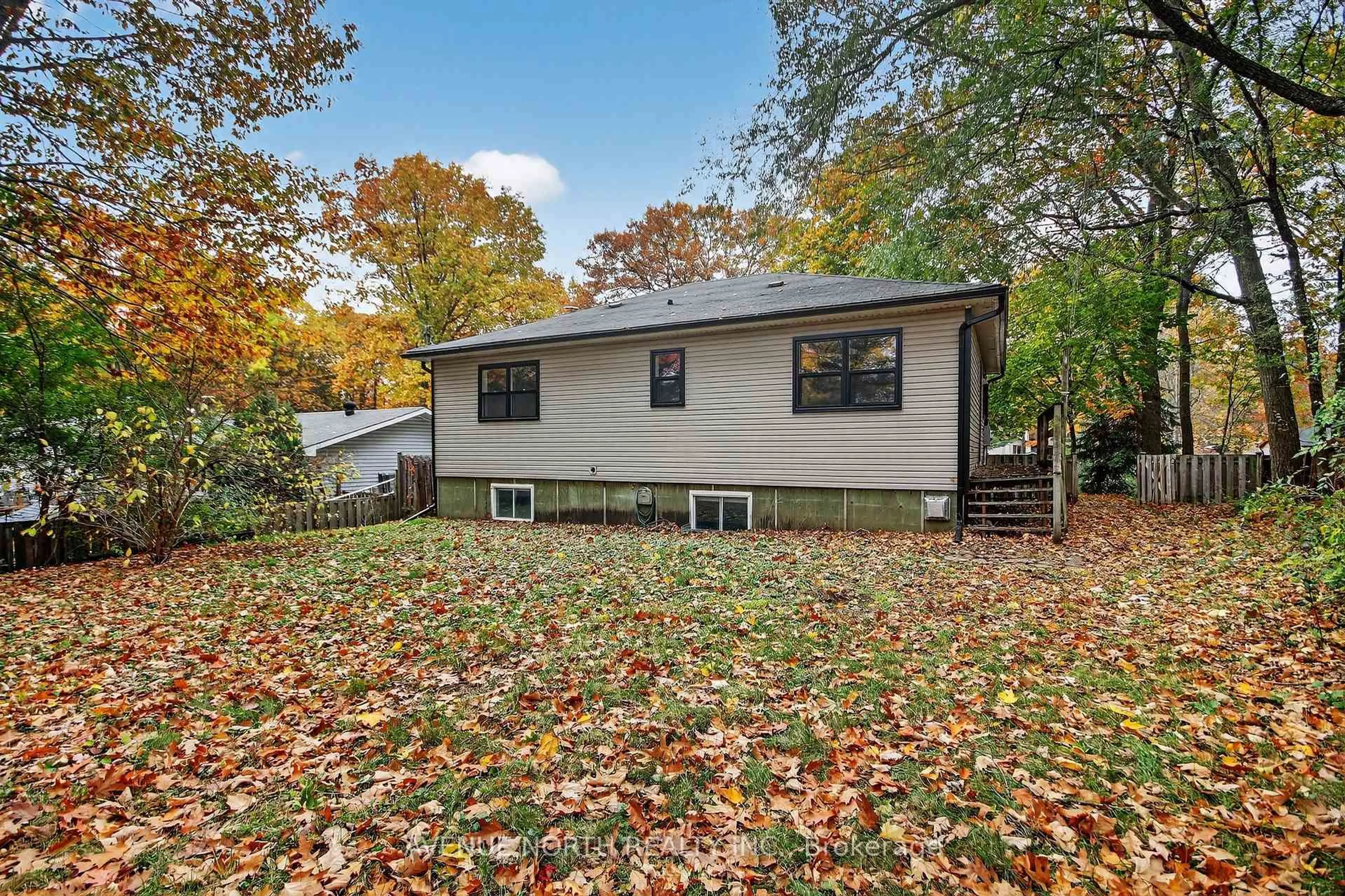 Home with vinyl exterior material, unknown for 116 Woods Rd, Ottawa Ontario K0A 3M0