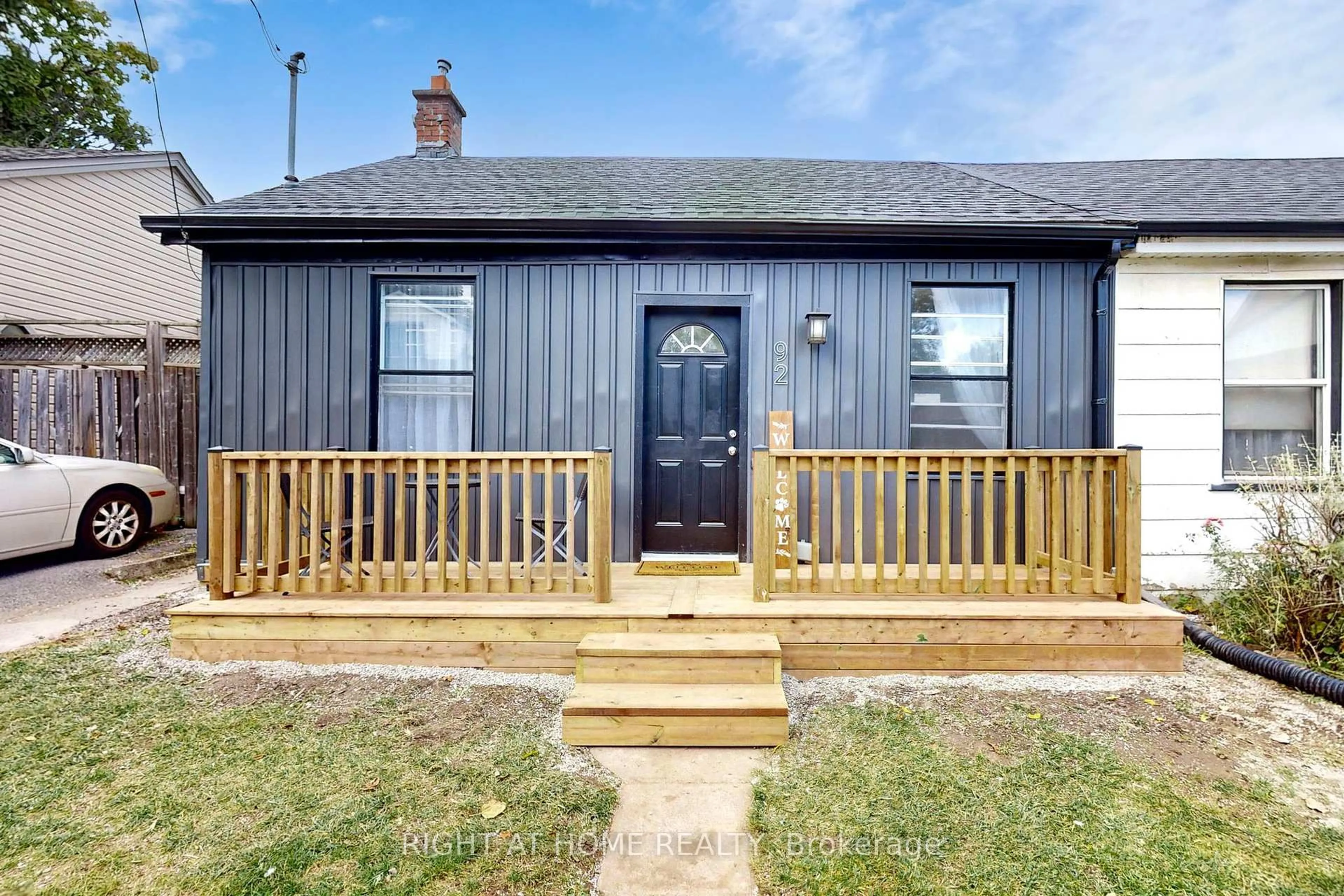 A pic from outside/outdoor area/front of a property/back of a property/a pic from drone, street for 92 Aurora St, Hamilton Ontario L8N 2P7