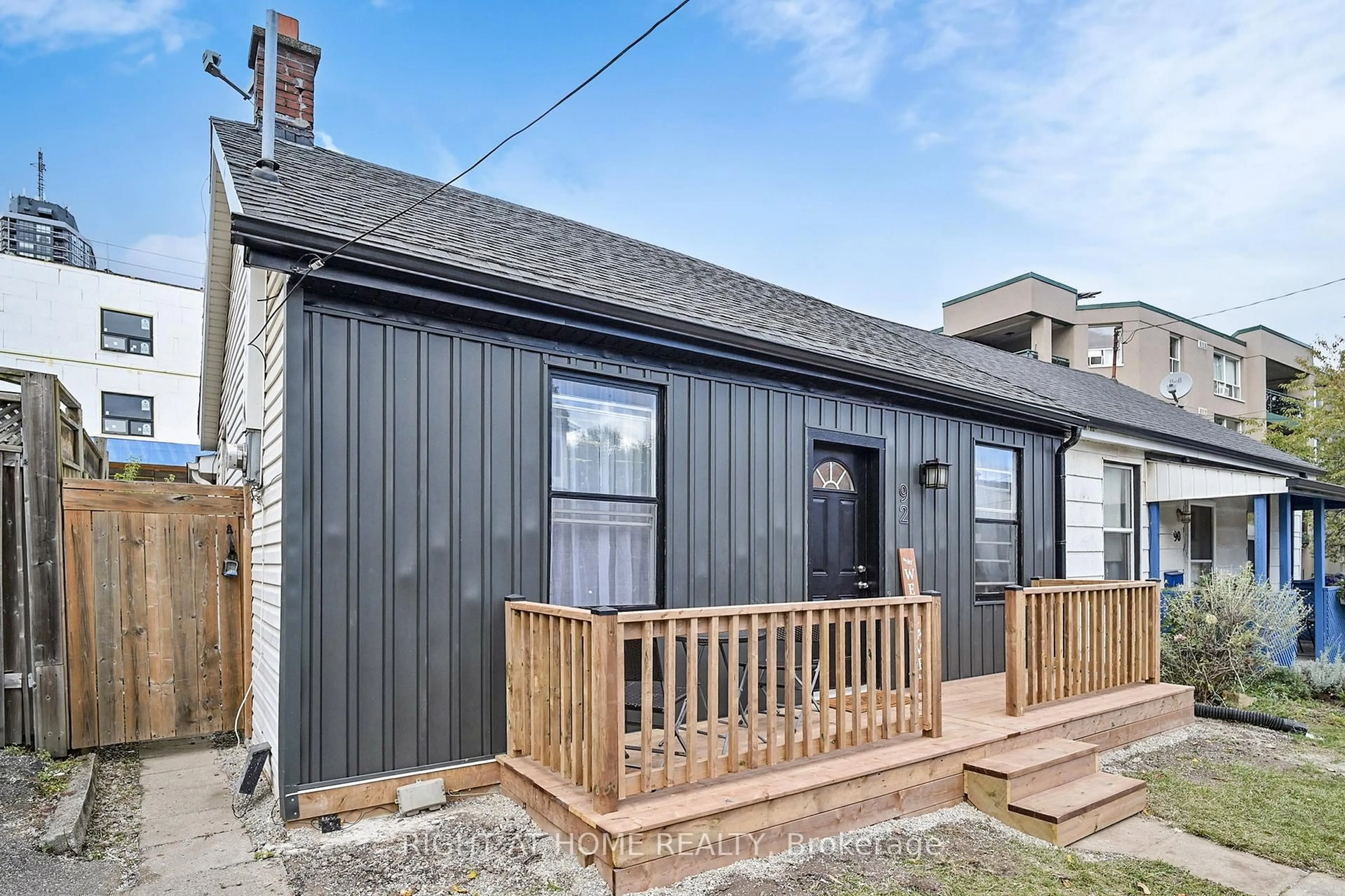 Unknown for 92 Aurora St, Hamilton Ontario L8N 2P7