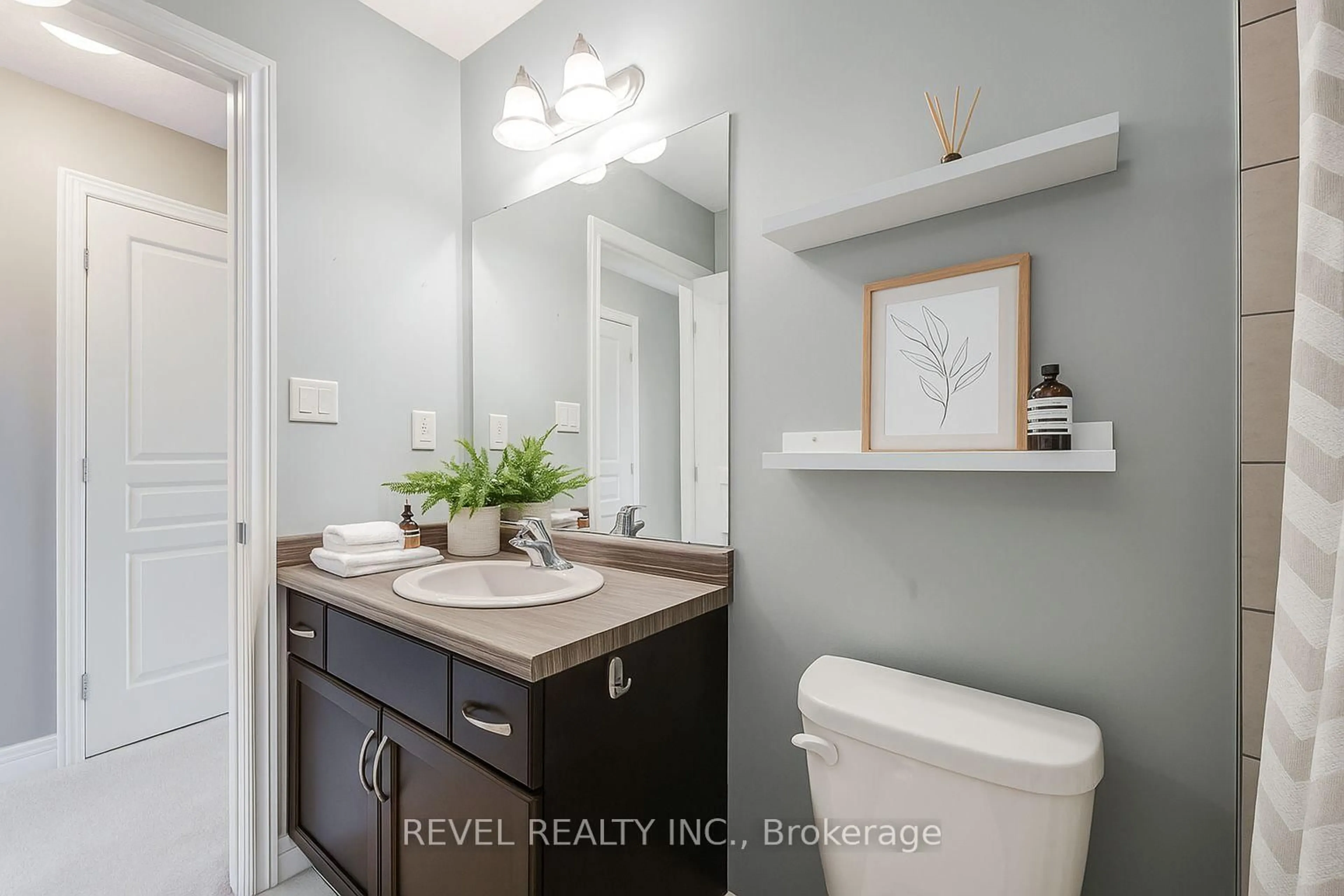 Contemporary bathroom, ceramic/tile floor for 247 Festival Way #22, Hamilton Ontario L0R 1C0