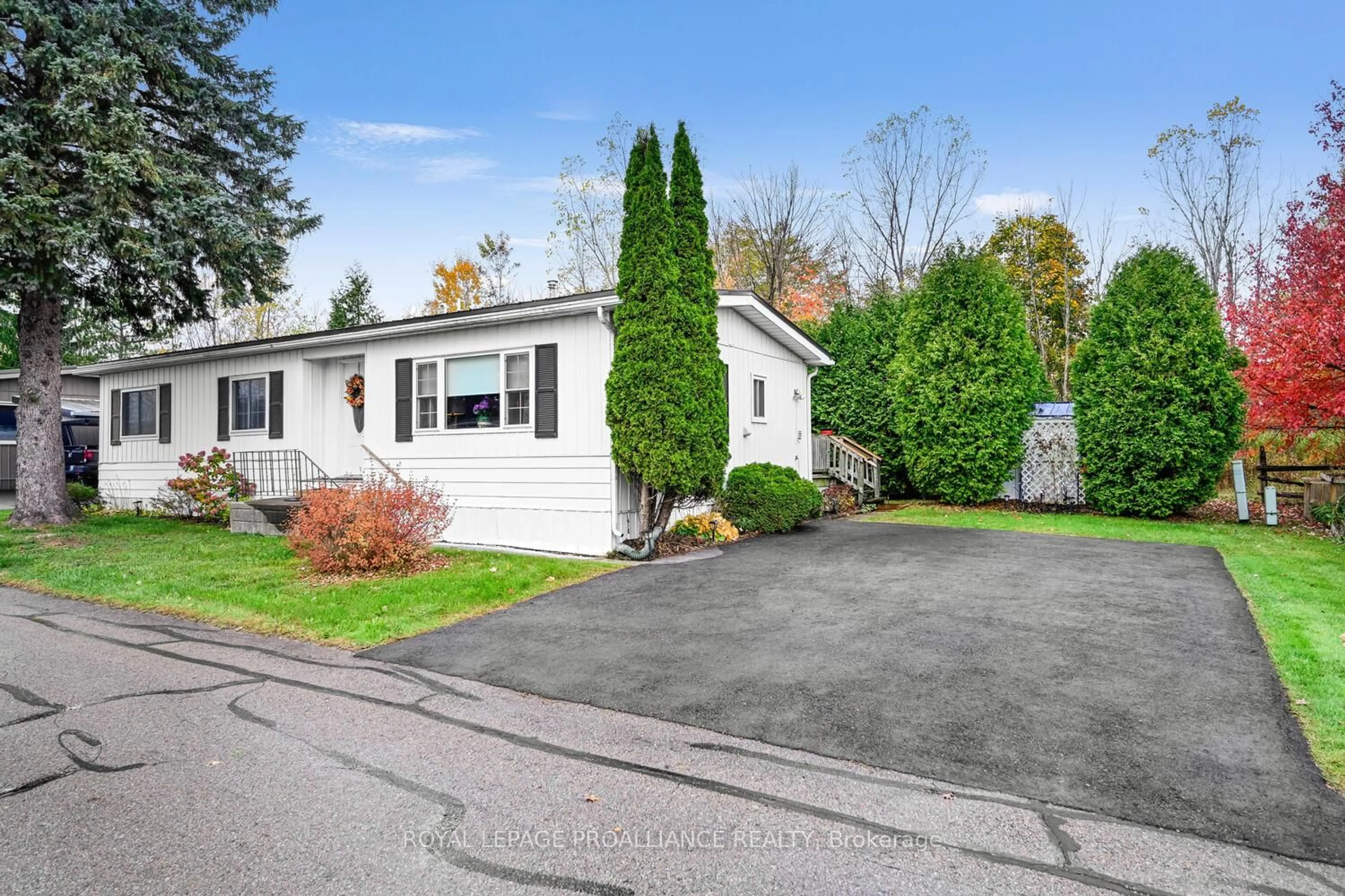Home with vinyl exterior material, street for 1871 Oxford Ave #36, Elizabethtown-Kitley Ontario K6V 7B5