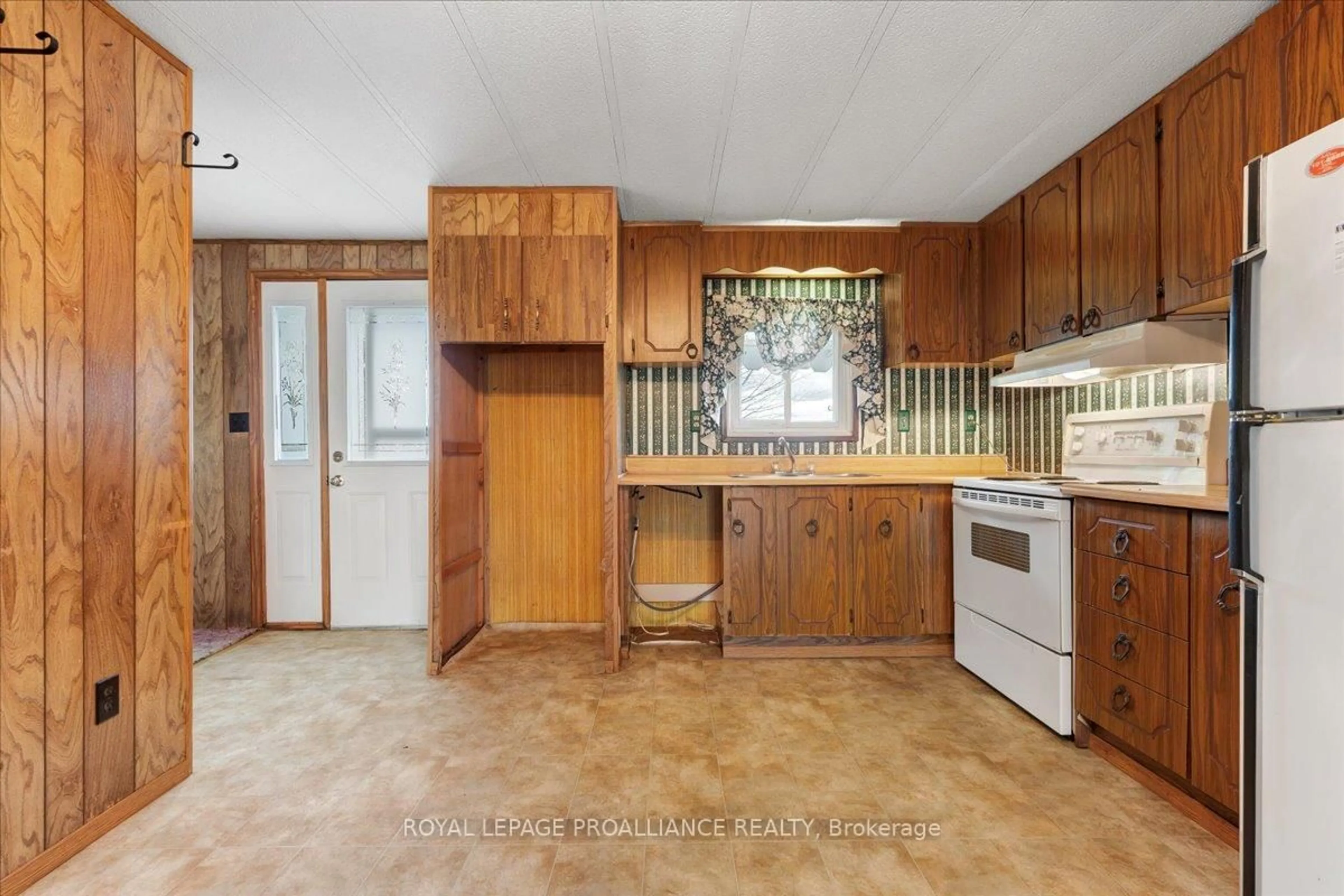 Standard kitchen, ceramic/tile floor for 1956 13th Line, Trent Hills Ontario K0K 2M0