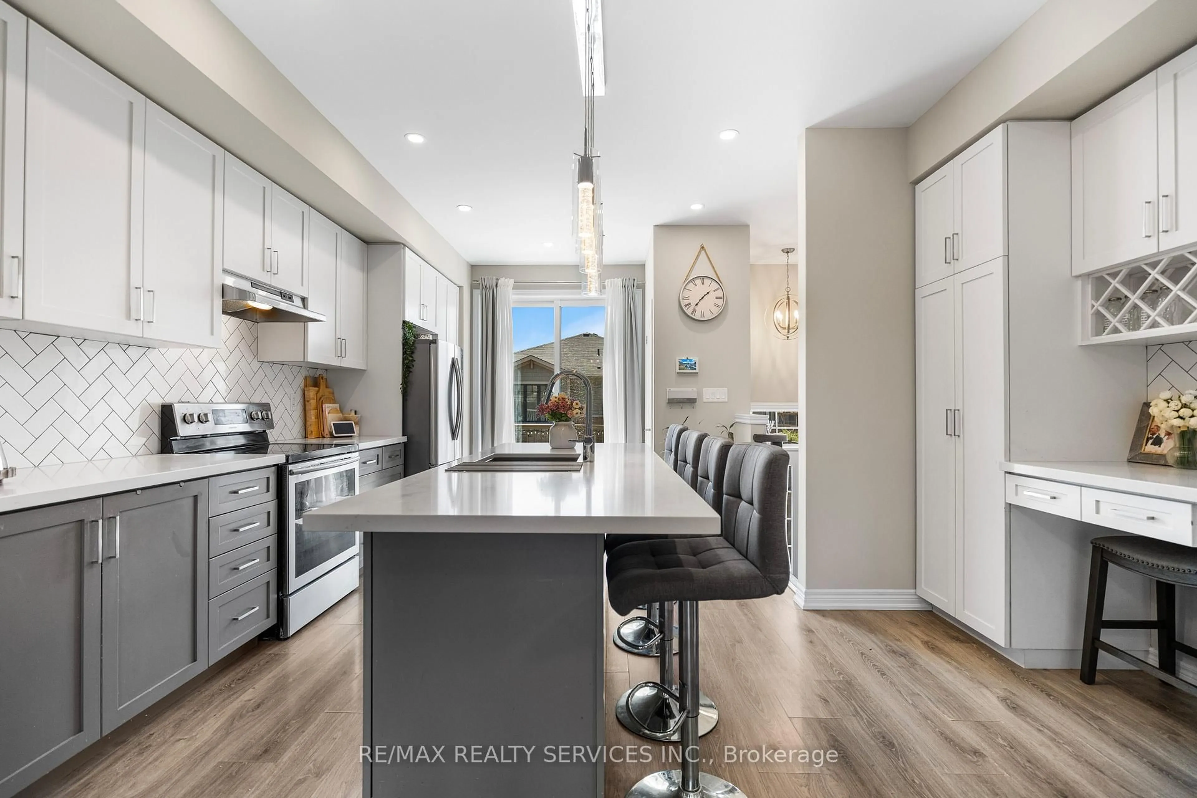 Open concept kitchen, ceramic/tile floor for 1890 Rymal Rd #122, Hamilton Ontario L0R 1P0