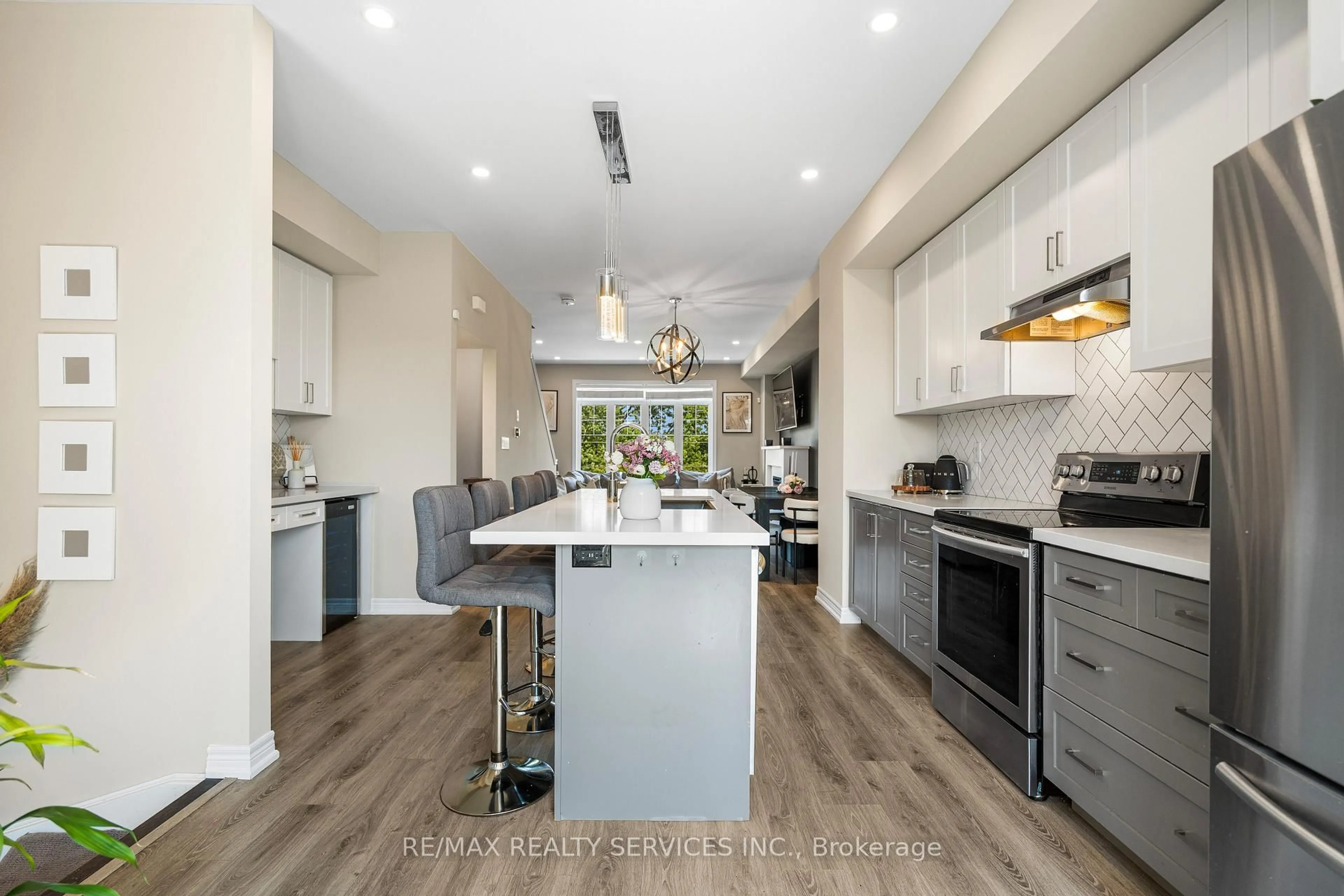 Open concept kitchen, ceramic/tile floor for 1890 Rymal Rd #122, Hamilton Ontario L0R 1P0