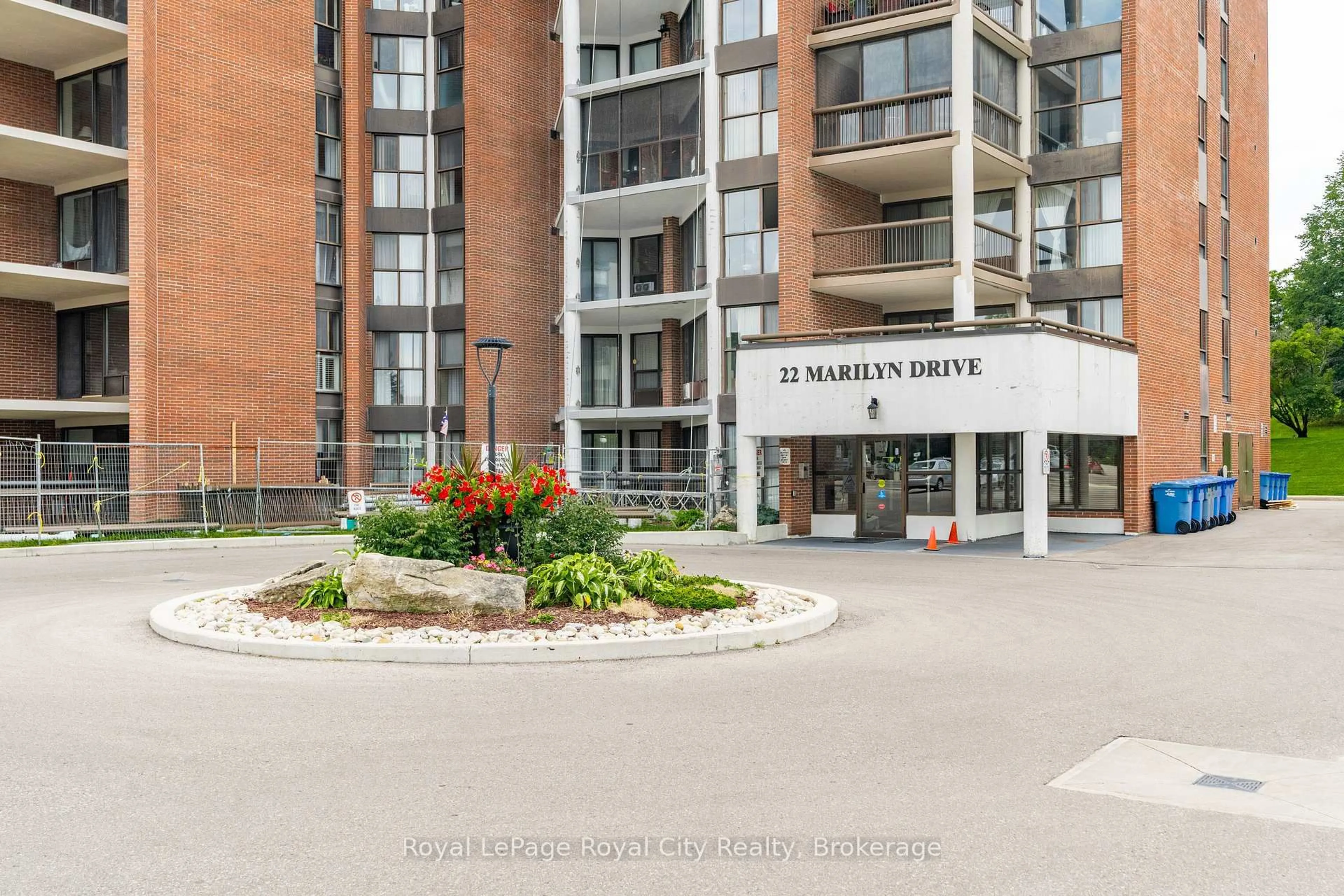 Indoor foyer for 22 Marilyn Dr #803, Guelph Ontario N1H 7T1