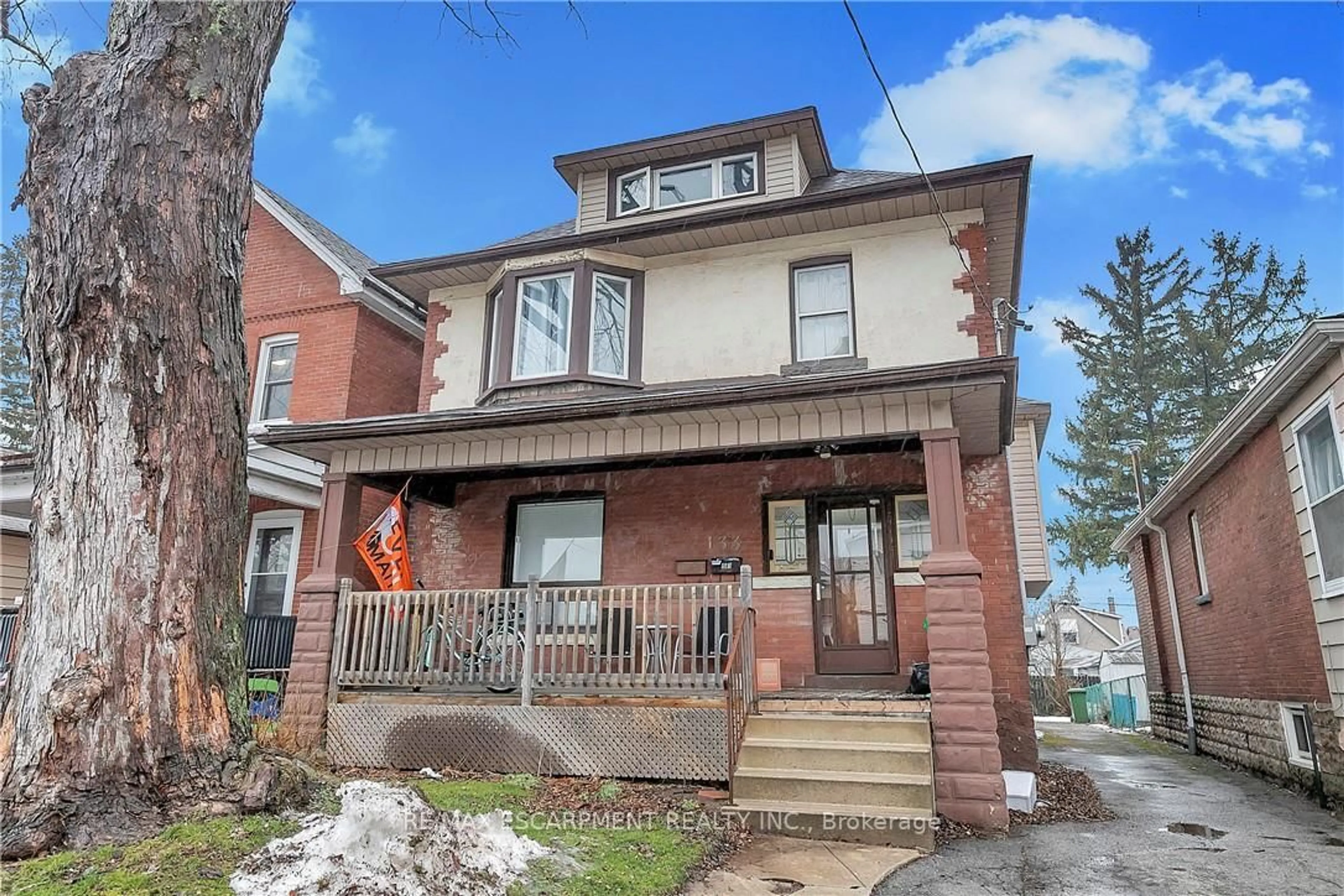 Home with brick exterior material, street for 133 Park Row, Hamilton Ontario L8E 4E7