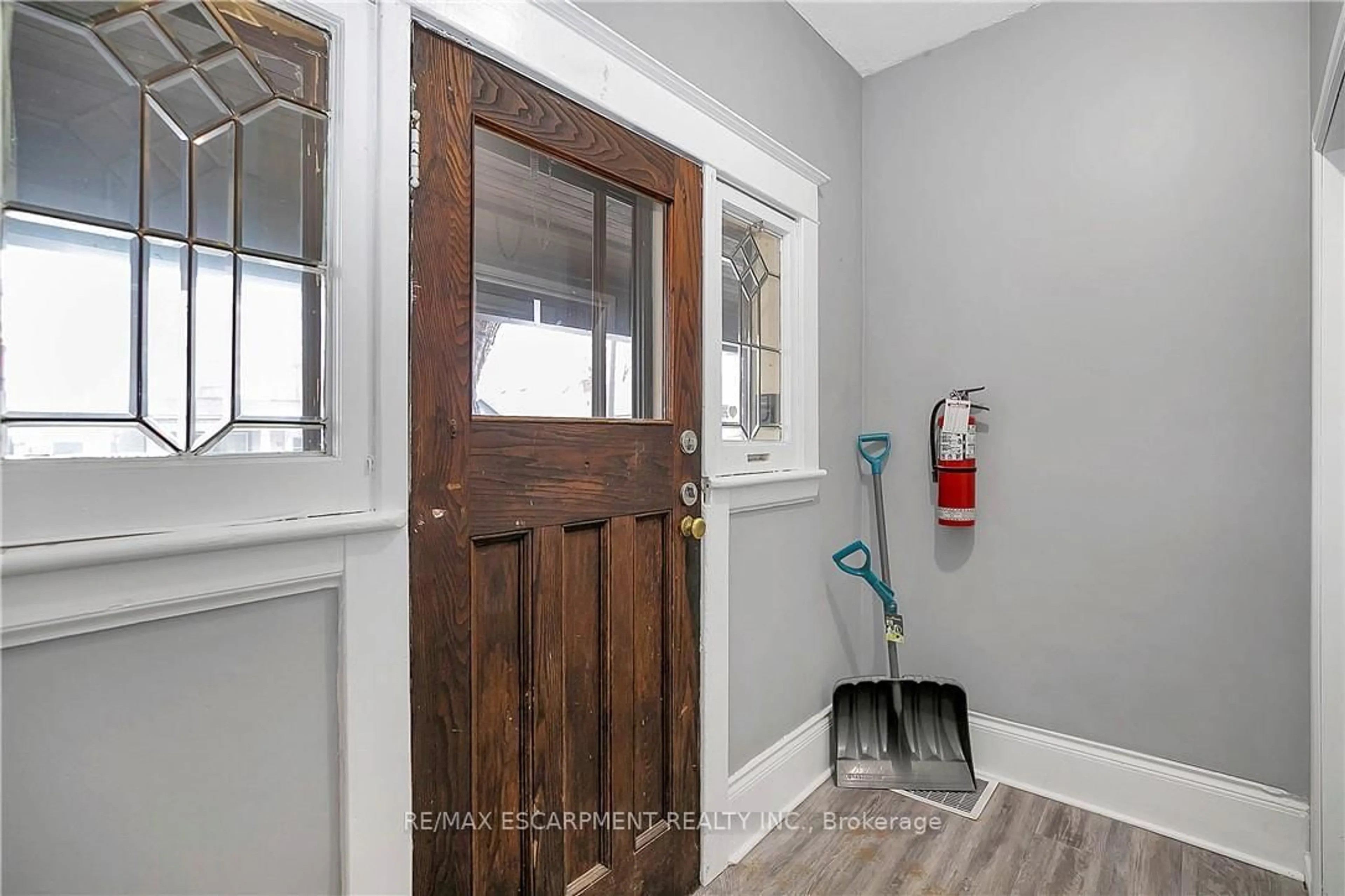 Indoor entryway for 133 Park Row, Hamilton Ontario L8E 4E7