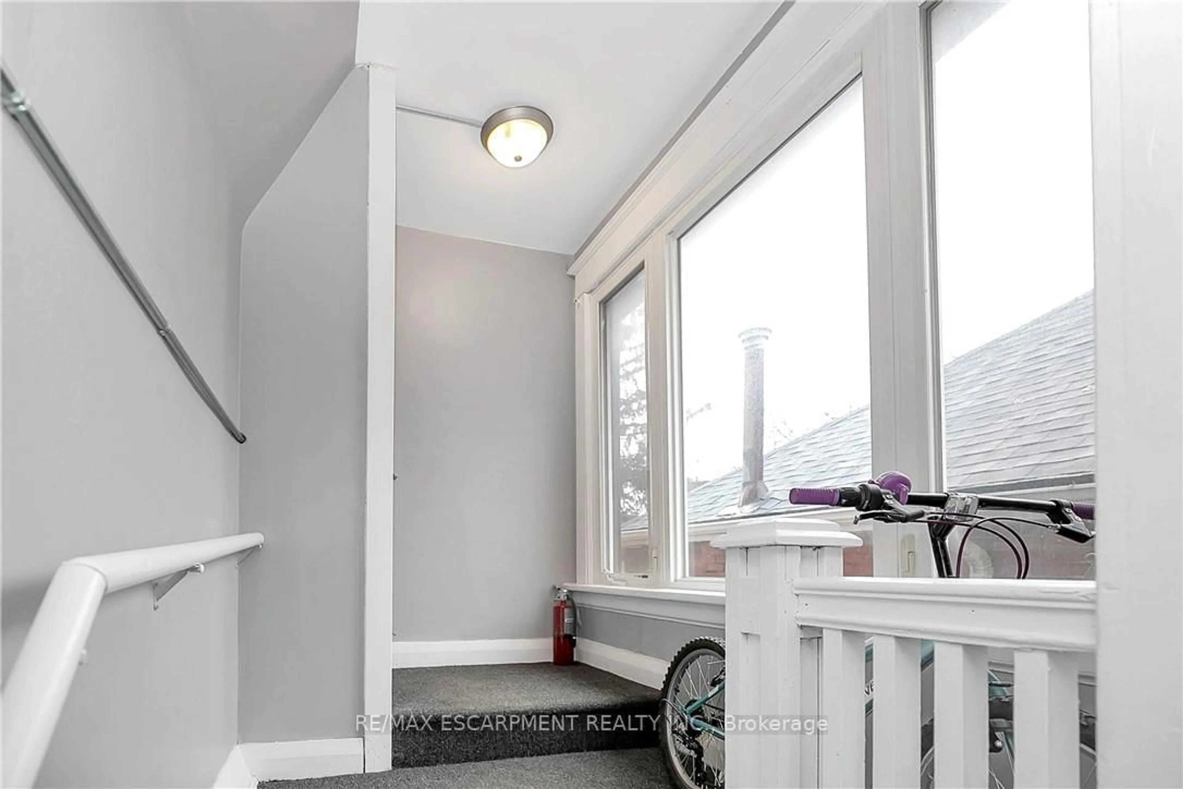 Indoor entryway for 133 Park Row, Hamilton Ontario L8E 4E7
