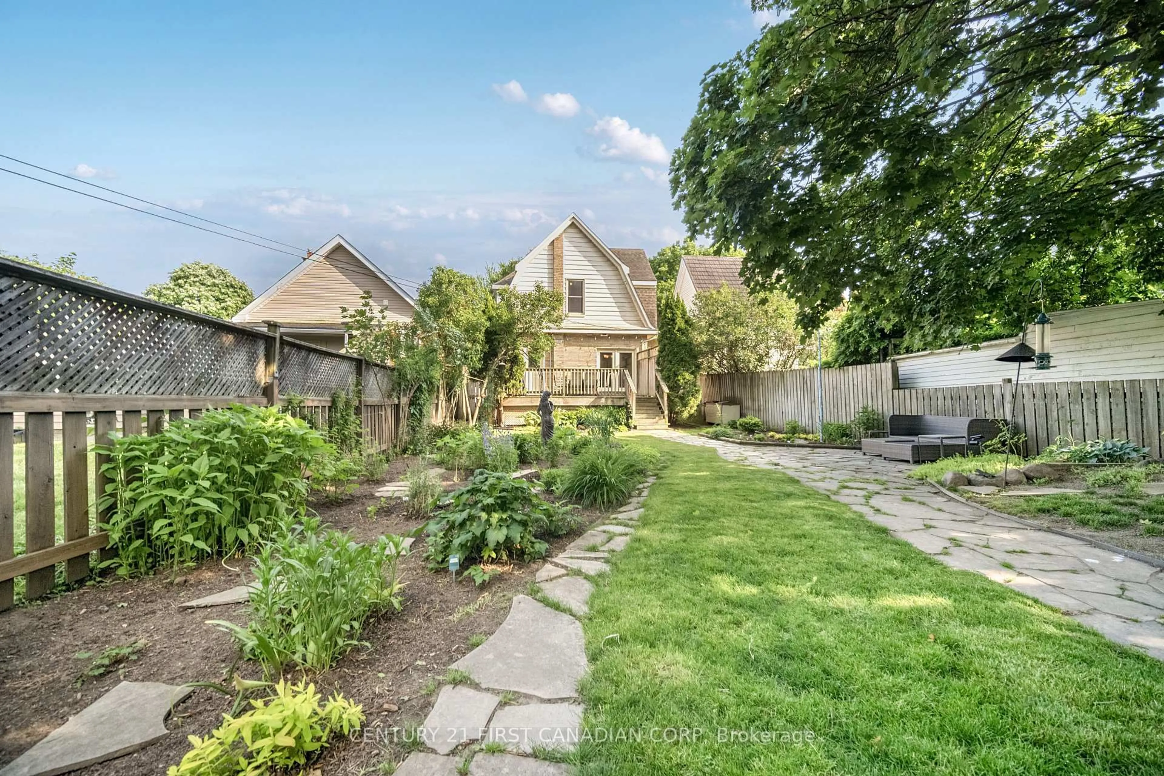 Patio, street for 171 Mount Pleasant Ave, London North Ontario N6H 1E3