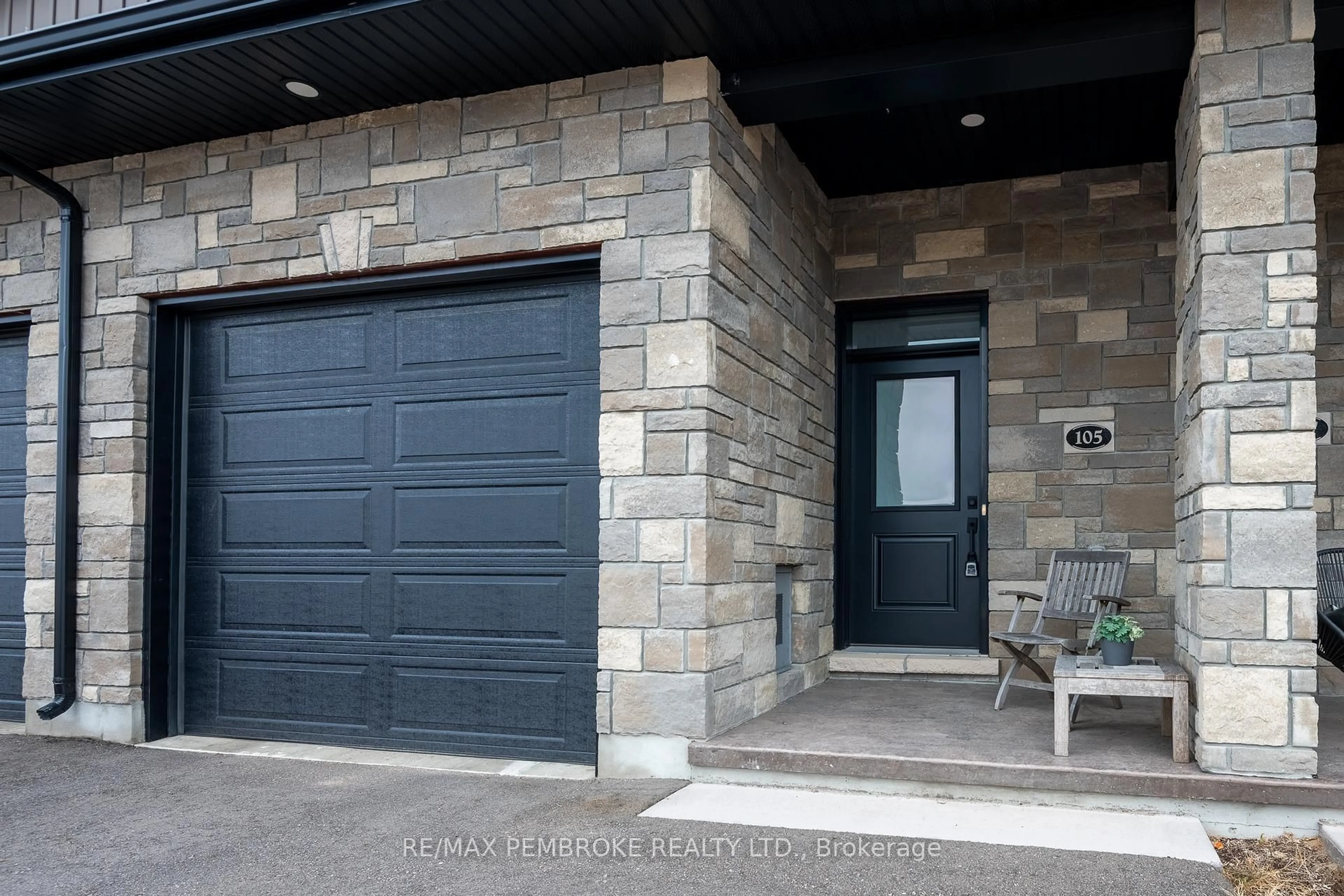 Unknown for 105 Chad St, Petawawa Ontario K8H 0G9