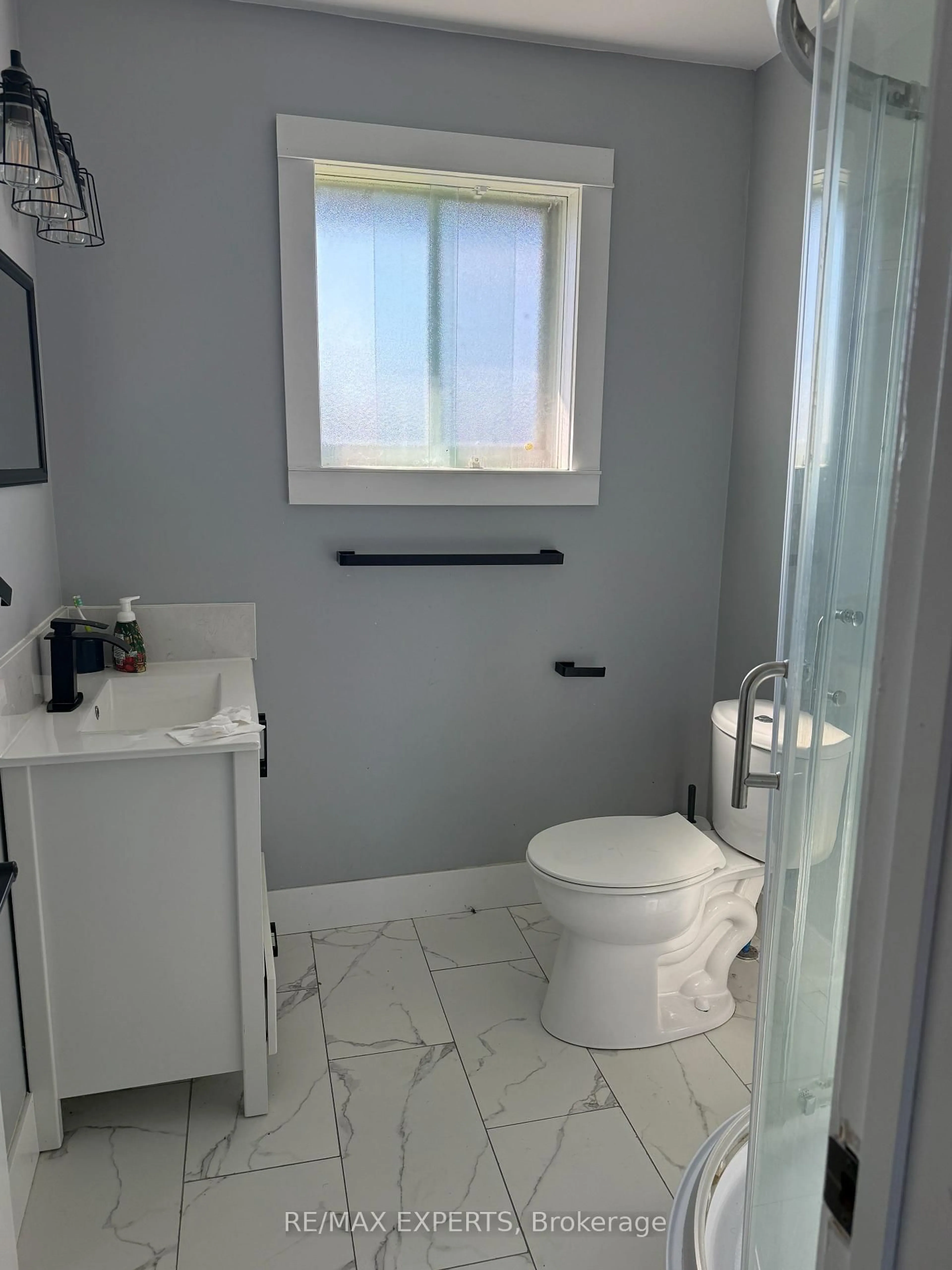 Standard bathroom, unknown for 2765 Garrison Rd, Fort Erie Ontario L0S 1N0