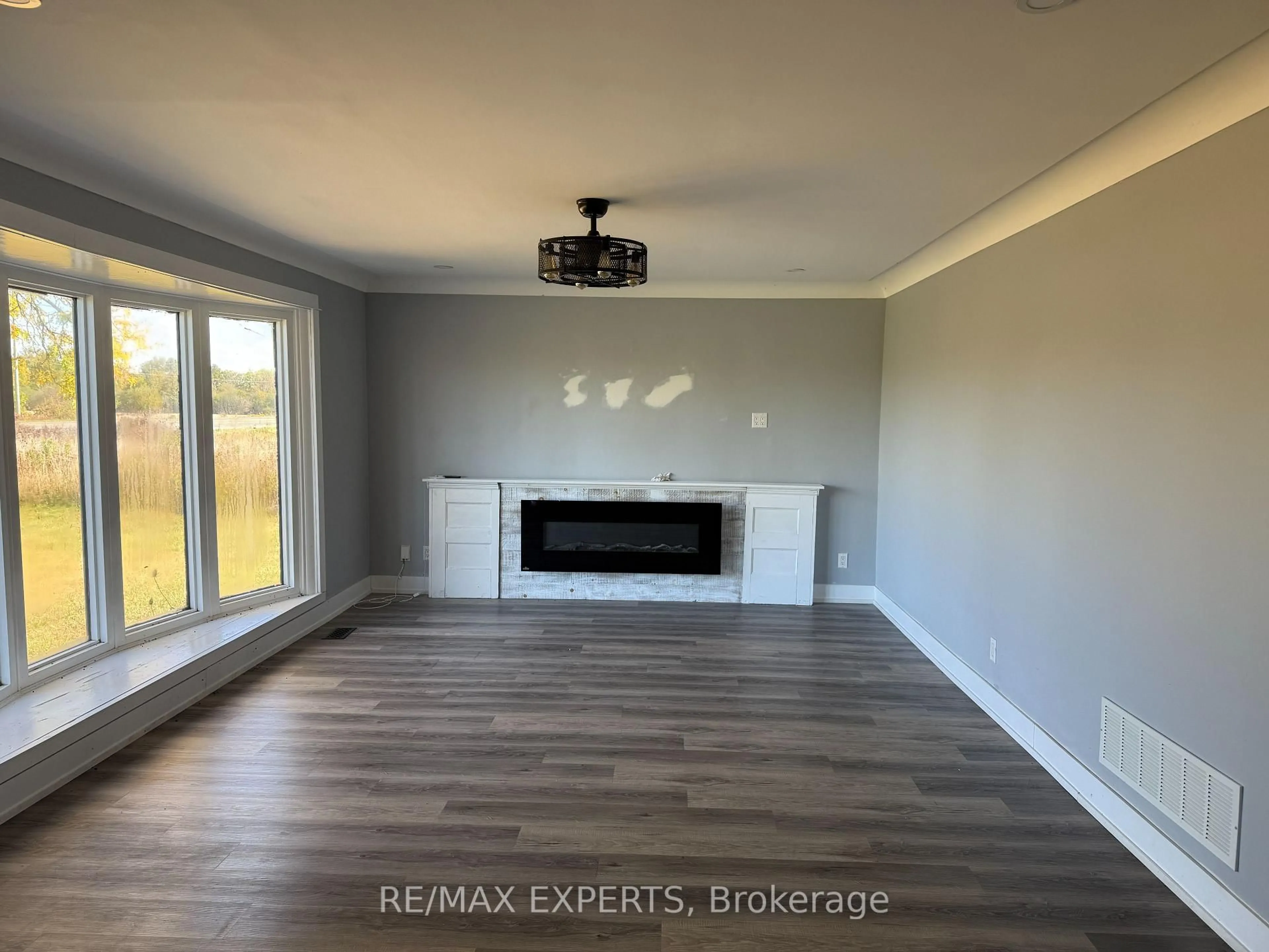 A pic of a room for 2765 Garrison Rd, Fort Erie Ontario L0S 1N0