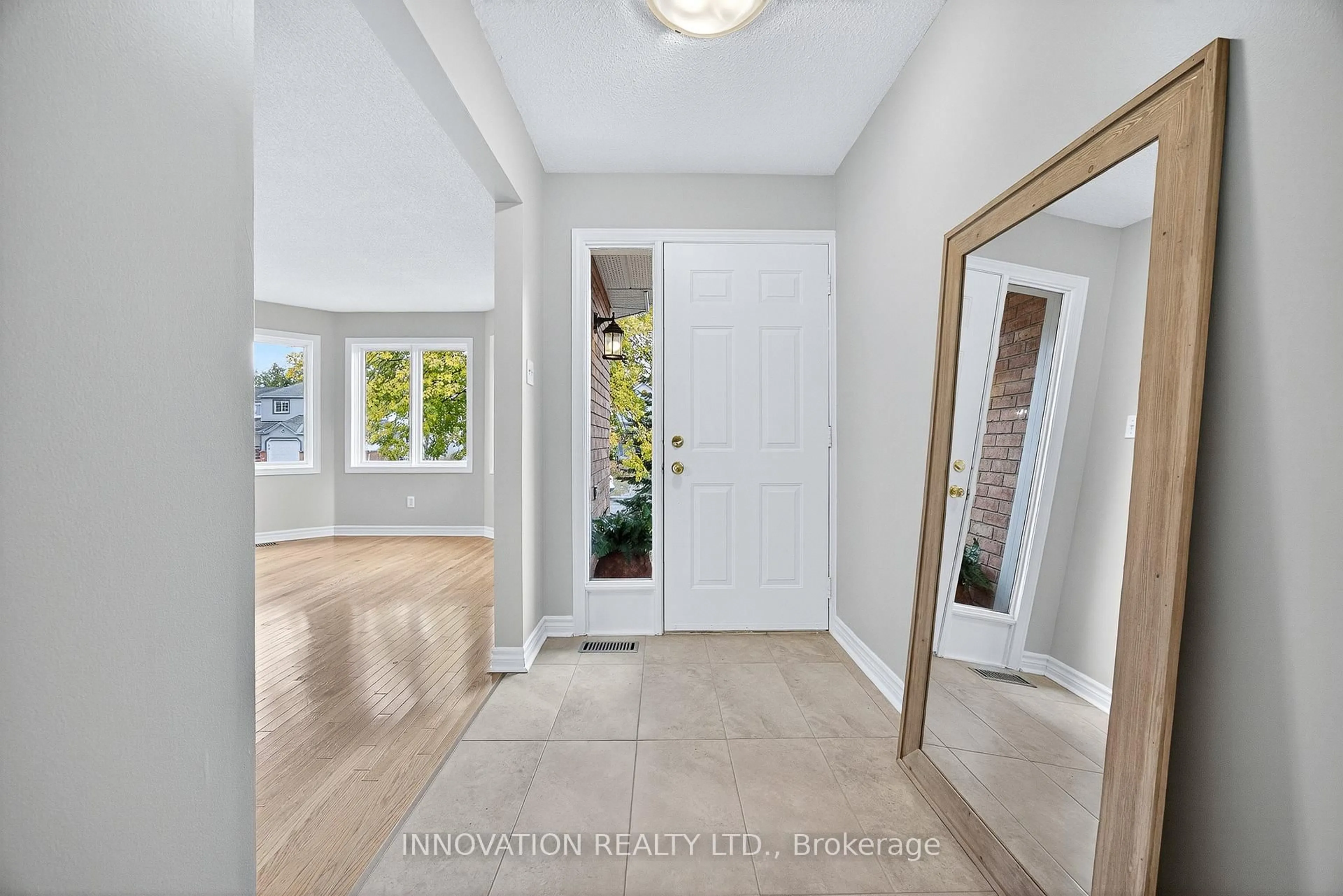 Indoor entryway for 30 Randall James Dr, Stittsville Ontario K2S 1M4
