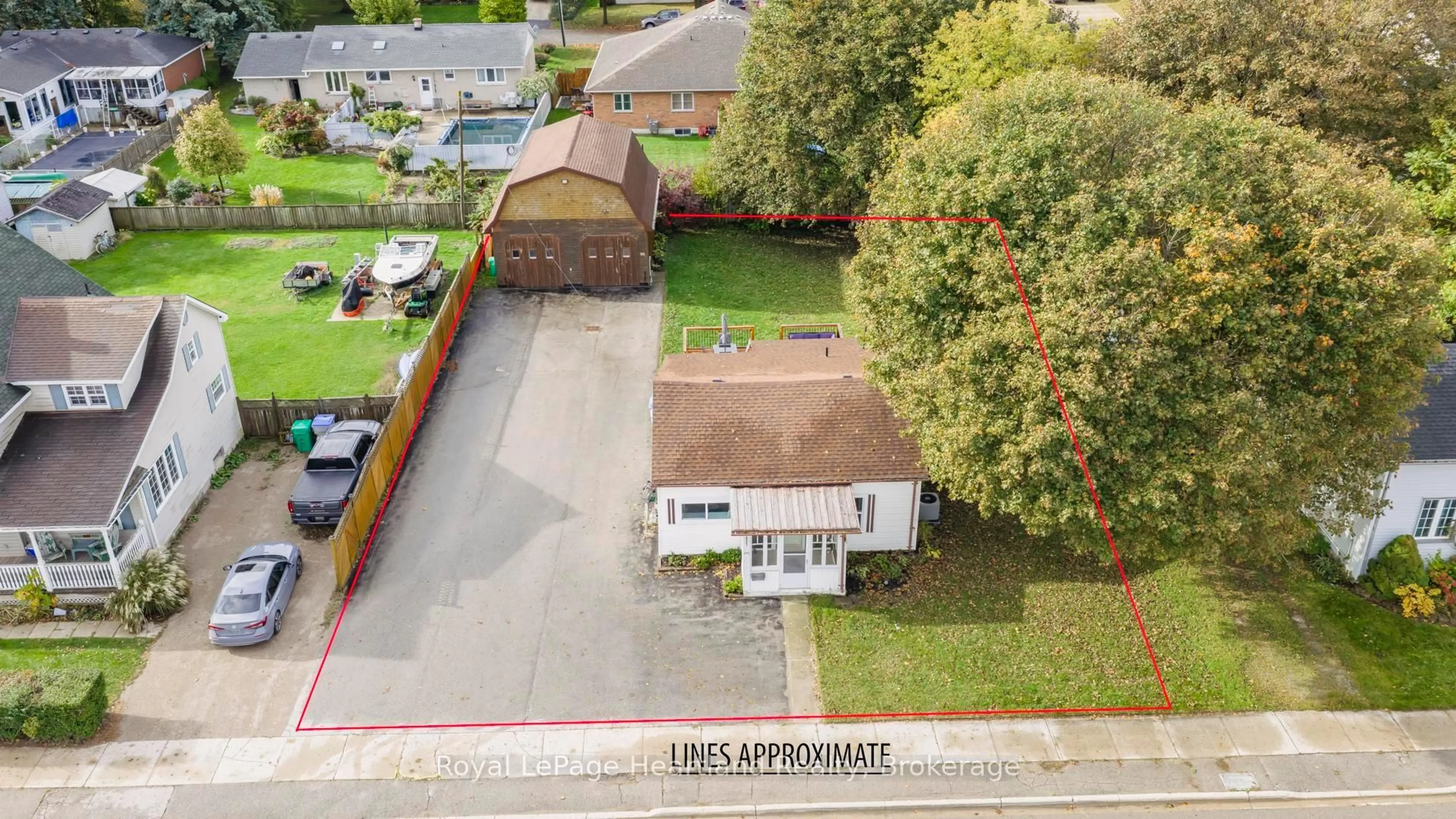 A pic from outside/outdoor area/front of a property/back of a property/a pic from drone, street for 252 Huron Rd, Goderich Ontario N7A 2Z9