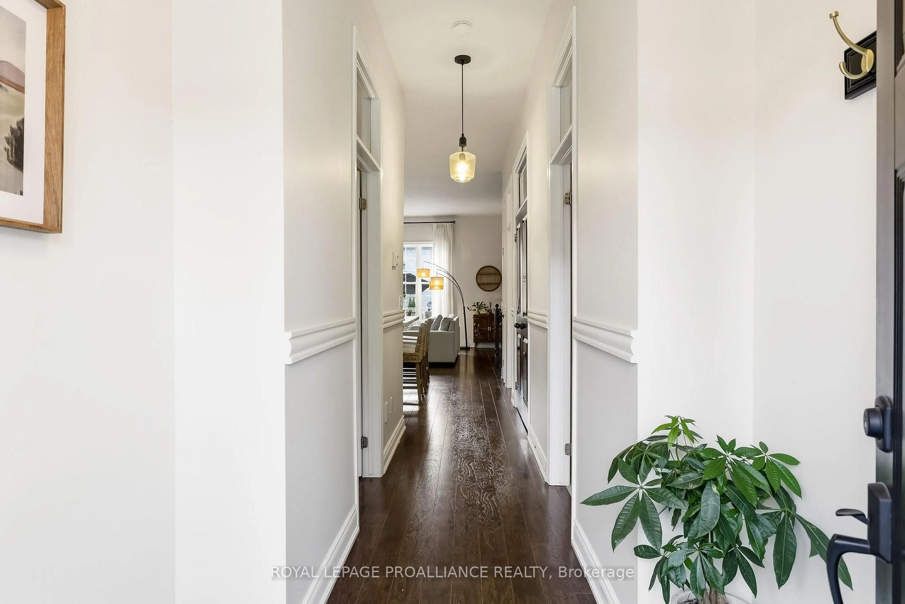 Indoor entryway for 804 Lees Ave, Cobourg Ontario K9A 4J7