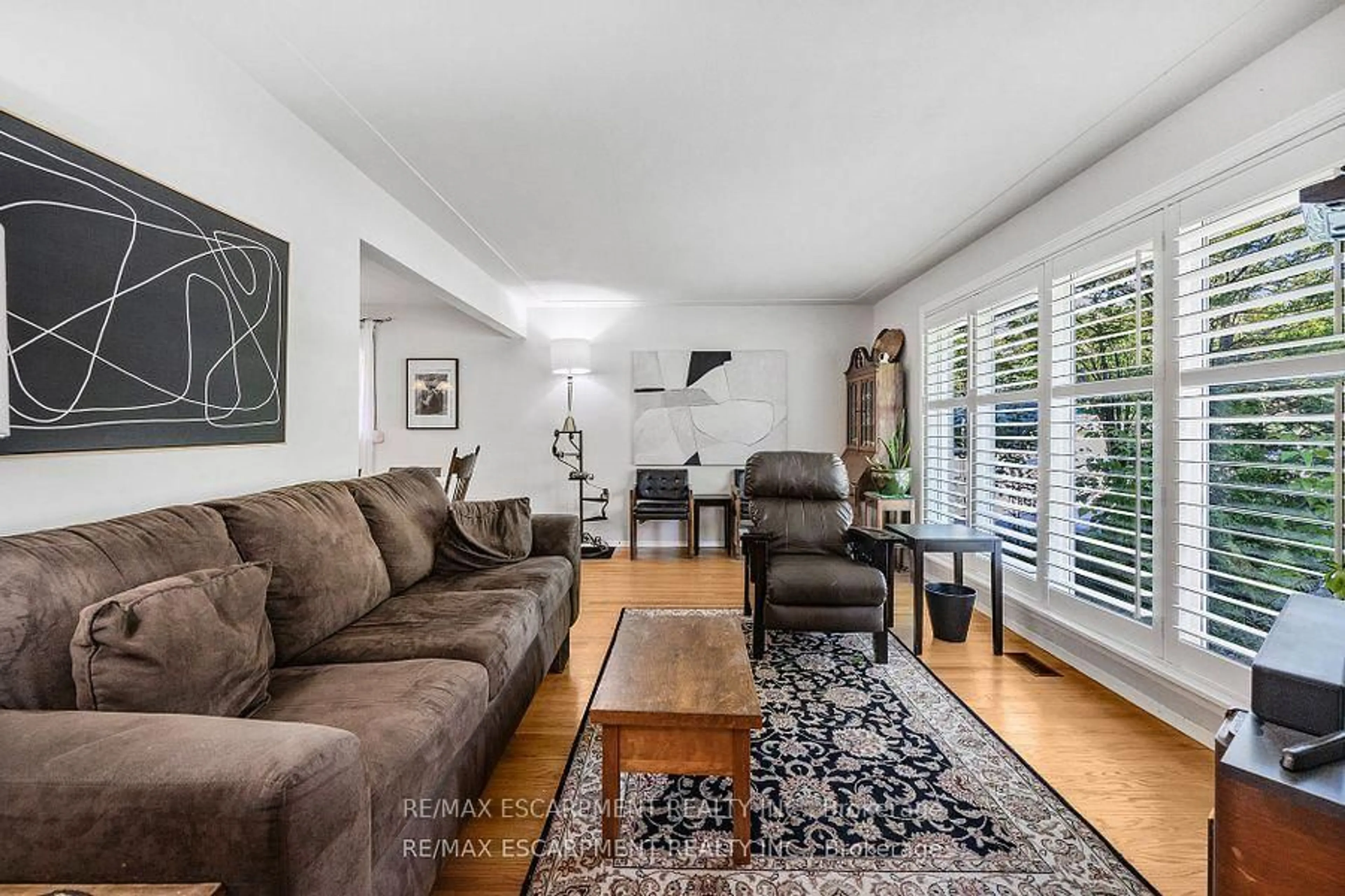 Living room with furniture, unknown for 172 Old Ancaster Rd, Hamilton Ontario L9H 3R4