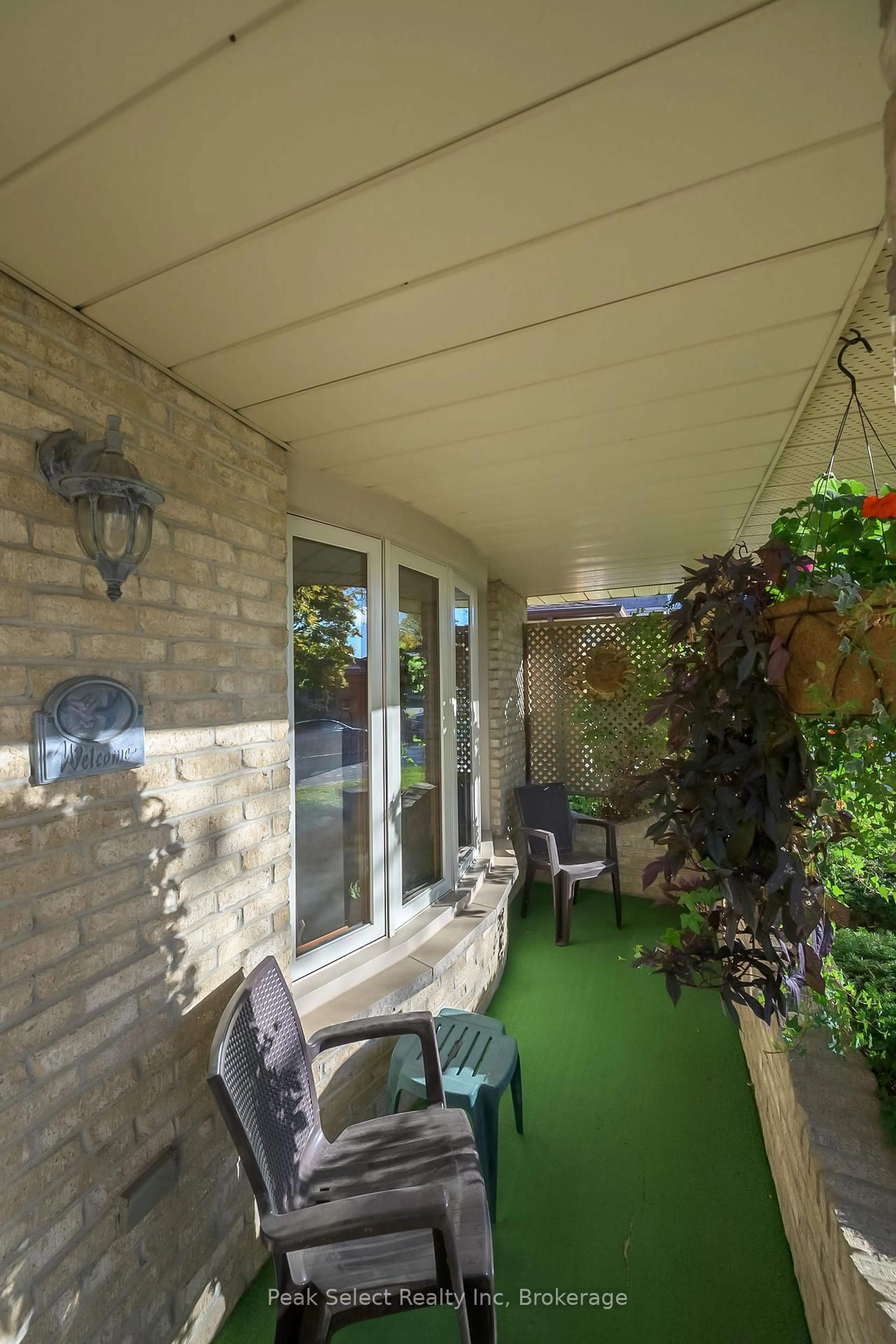 Patio, street for 220 Regal Dr, London East Ontario N5Y 4Z8