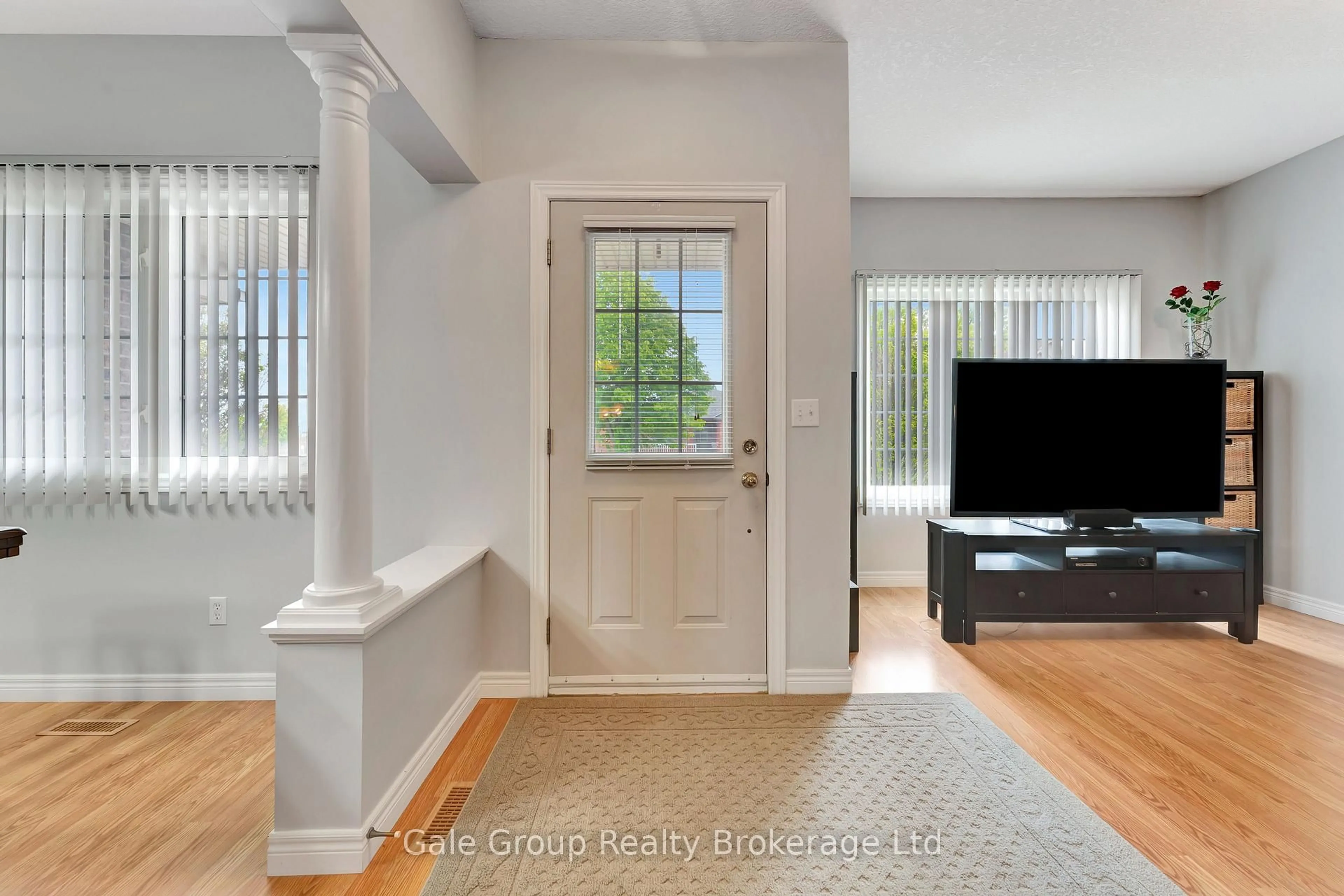 Indoor entryway for 693 Southwood Way, Woodstock Ontario N4V 1H5