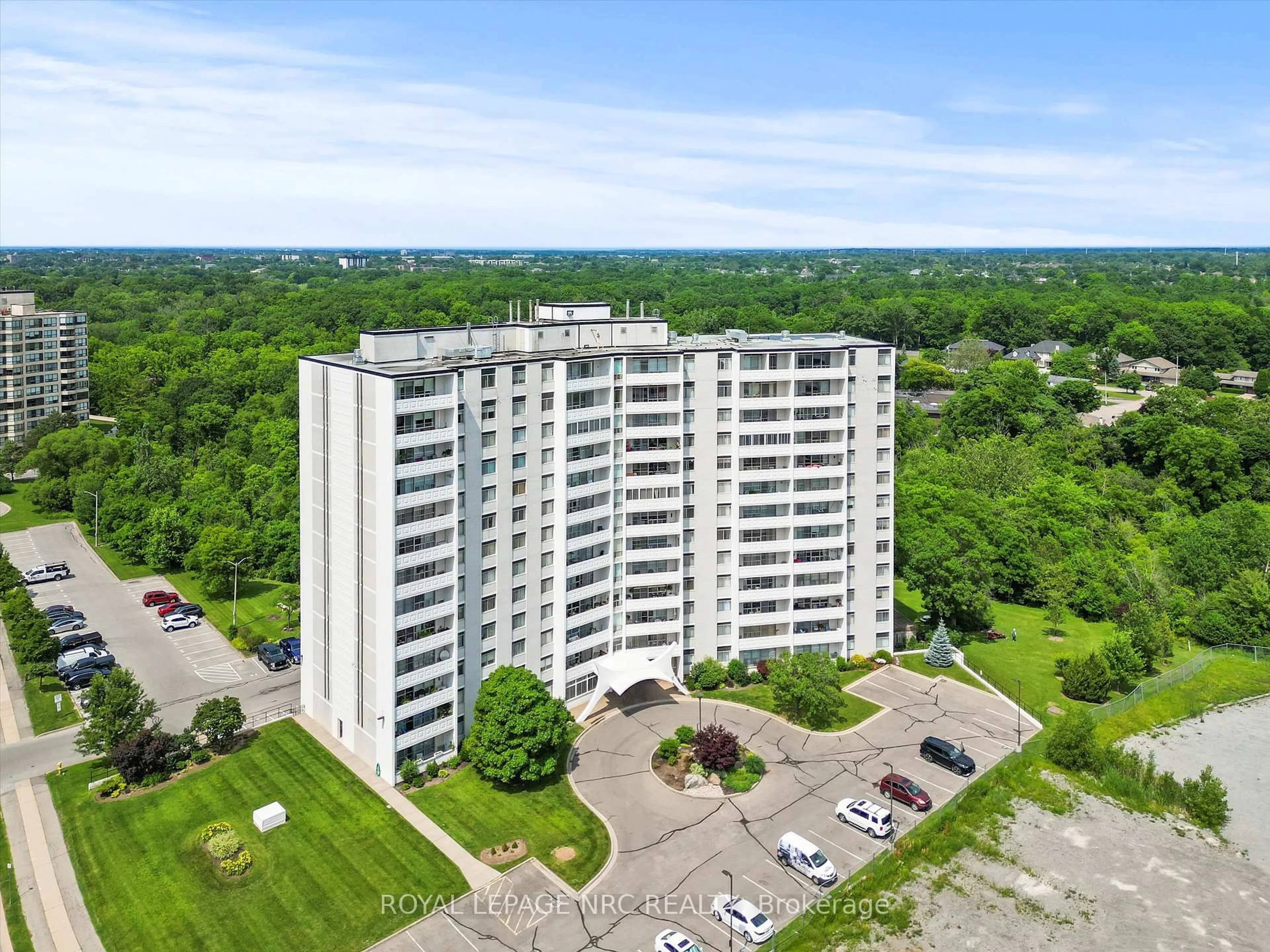 A pic from outside/outdoor area/front of a property/back of a property/a pic from drone, building for 15 Towering Heights Blvd #1202, St. Catharines Ontario L2T 3G7