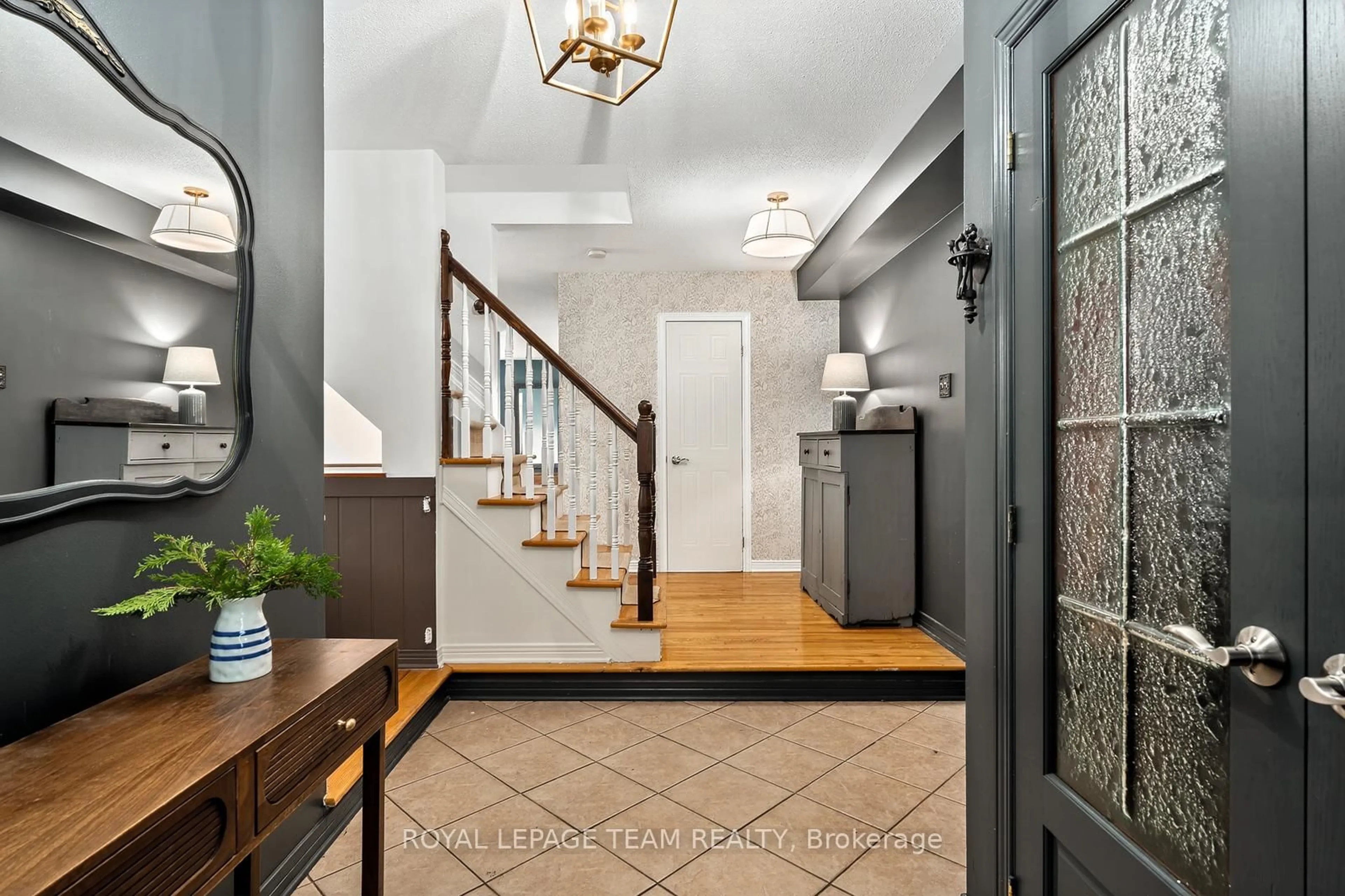 Indoor entryway for 77 Armagh Way, Ottawa Ontario K2J 4C1
