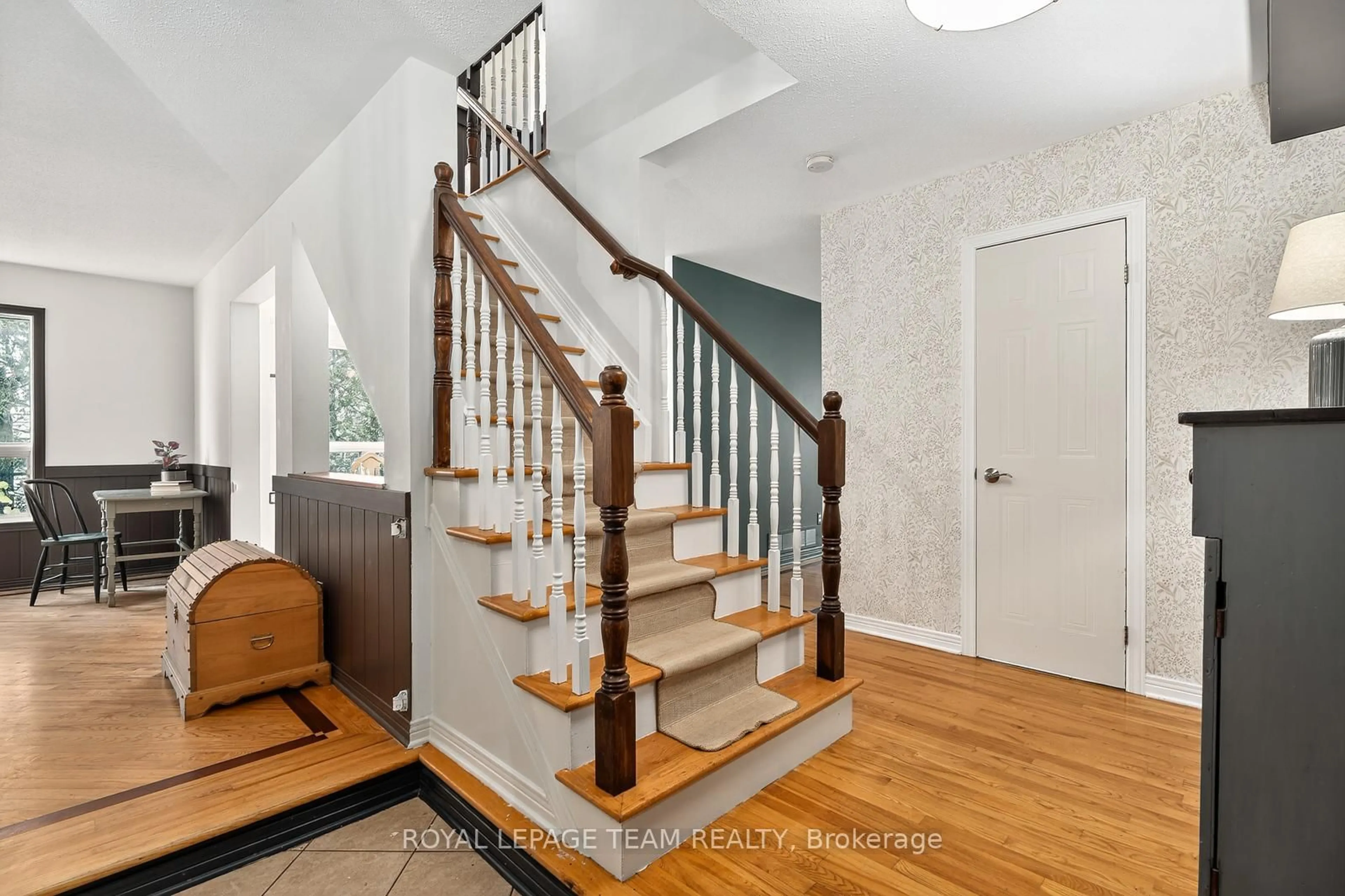 Indoor entryway for 77 Armagh Way, Ottawa Ontario K2J 4C1