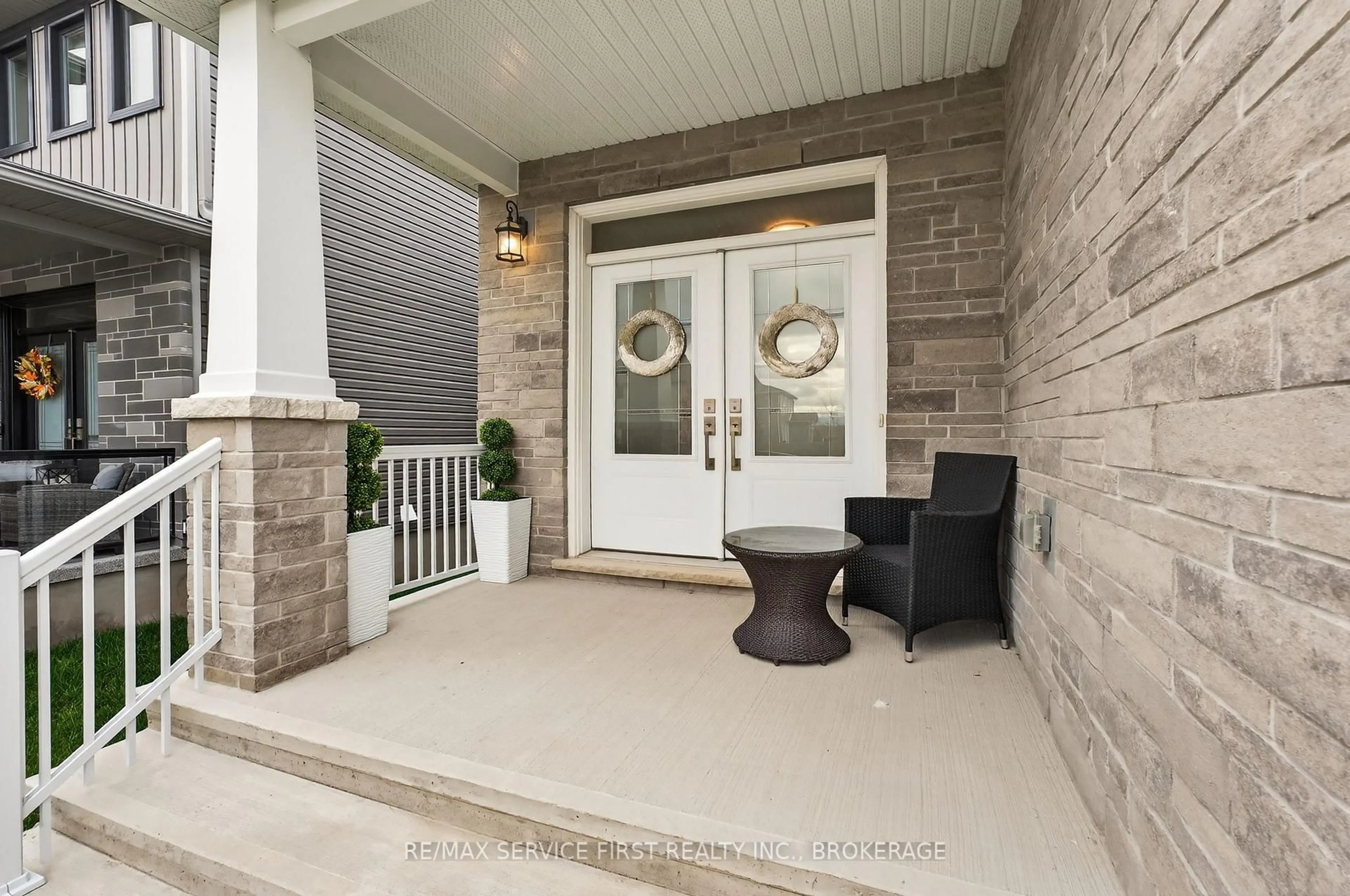 Indoor entryway for 1724 Monica Dr, Kingston Ontario K7P 0S9