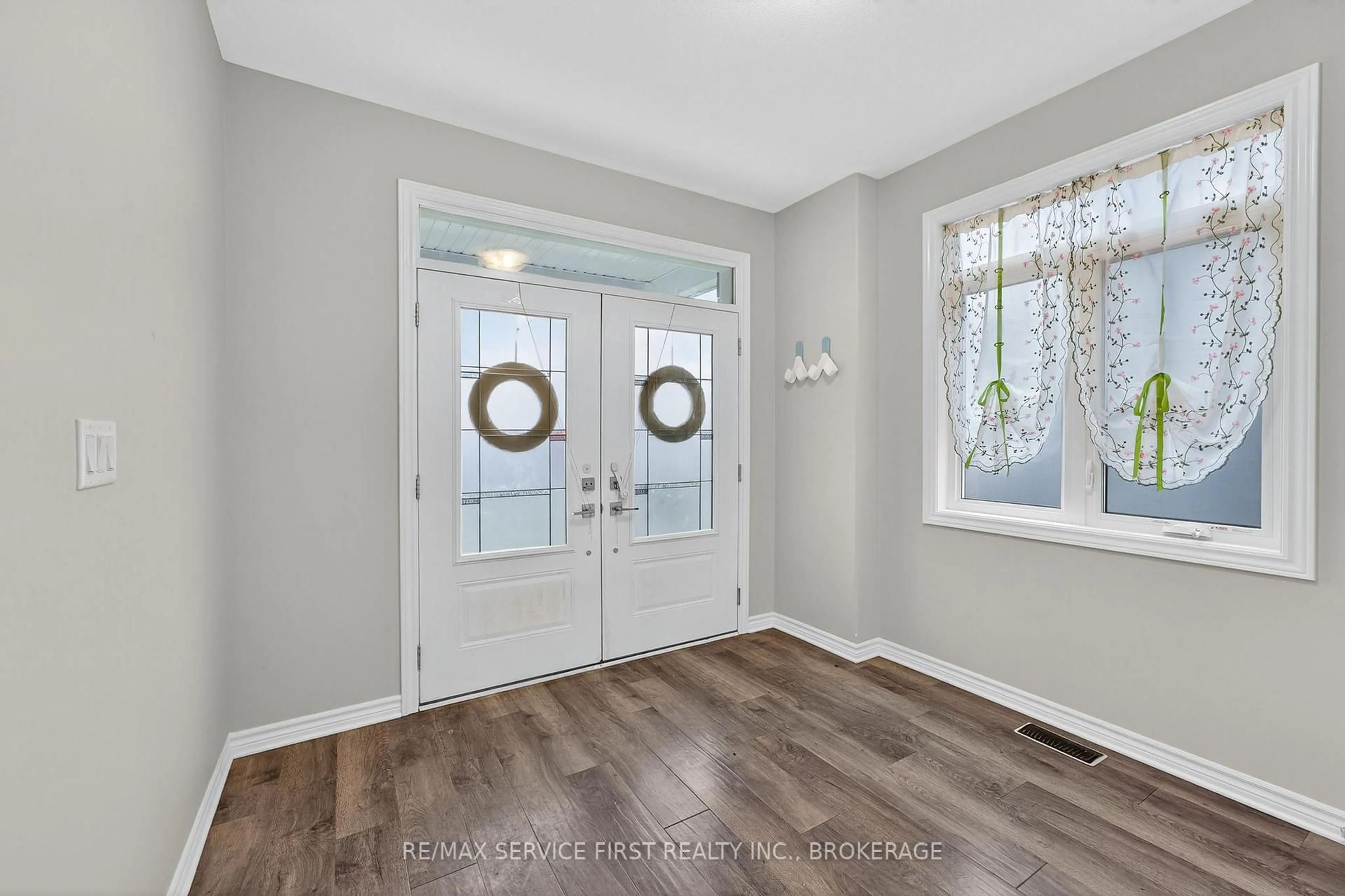 Indoor entryway for 1724 Monica Dr, Kingston Ontario K7P 0S9