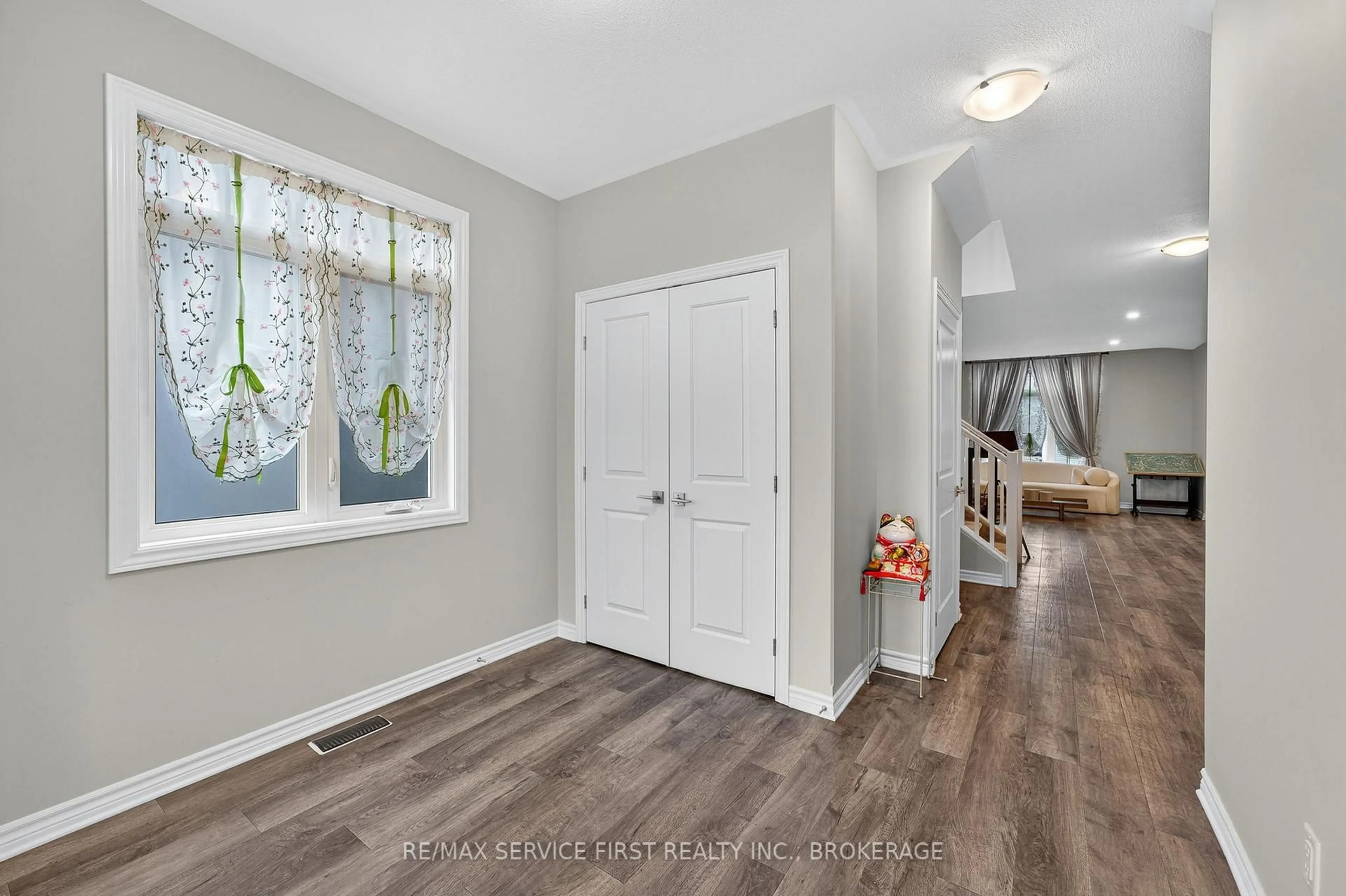 Indoor entryway for 1724 Monica Dr, Kingston Ontario K7P 0S9