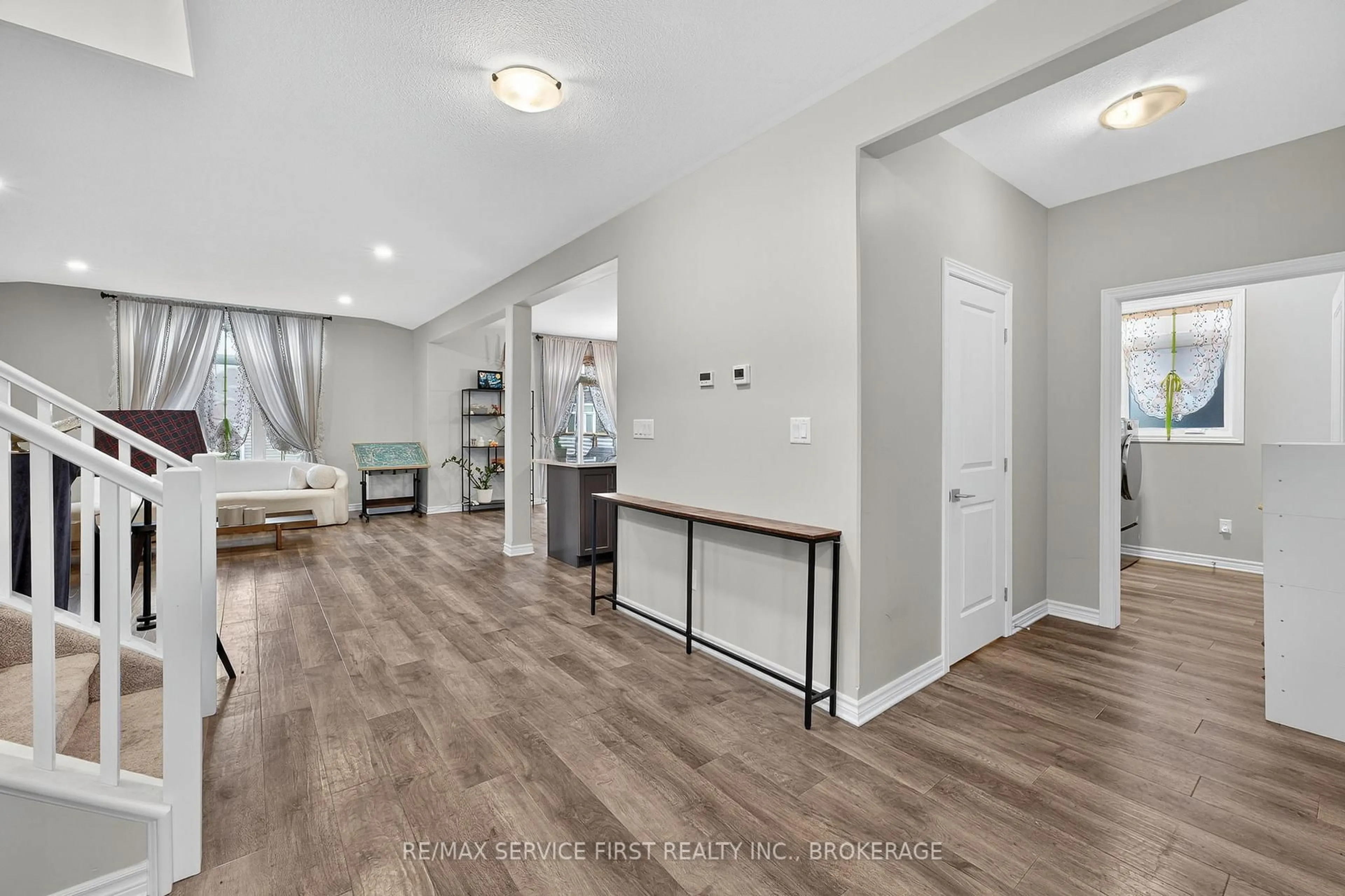 Indoor entryway for 1724 Monica Dr, Kingston Ontario K7P 0S9