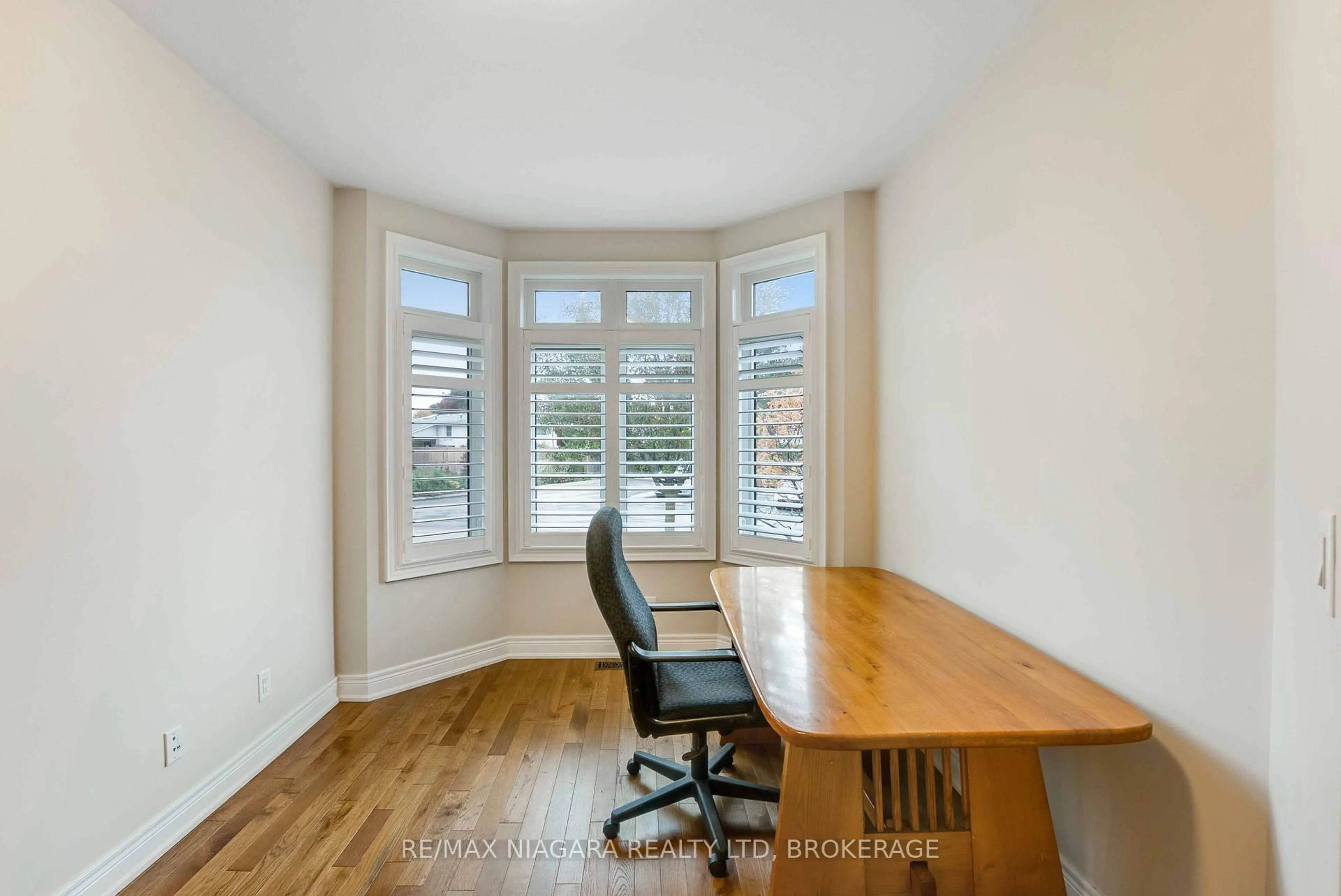 A pic of a room for 24 EMERALD COMMON, St. Catharines Ontario L2M 0A7