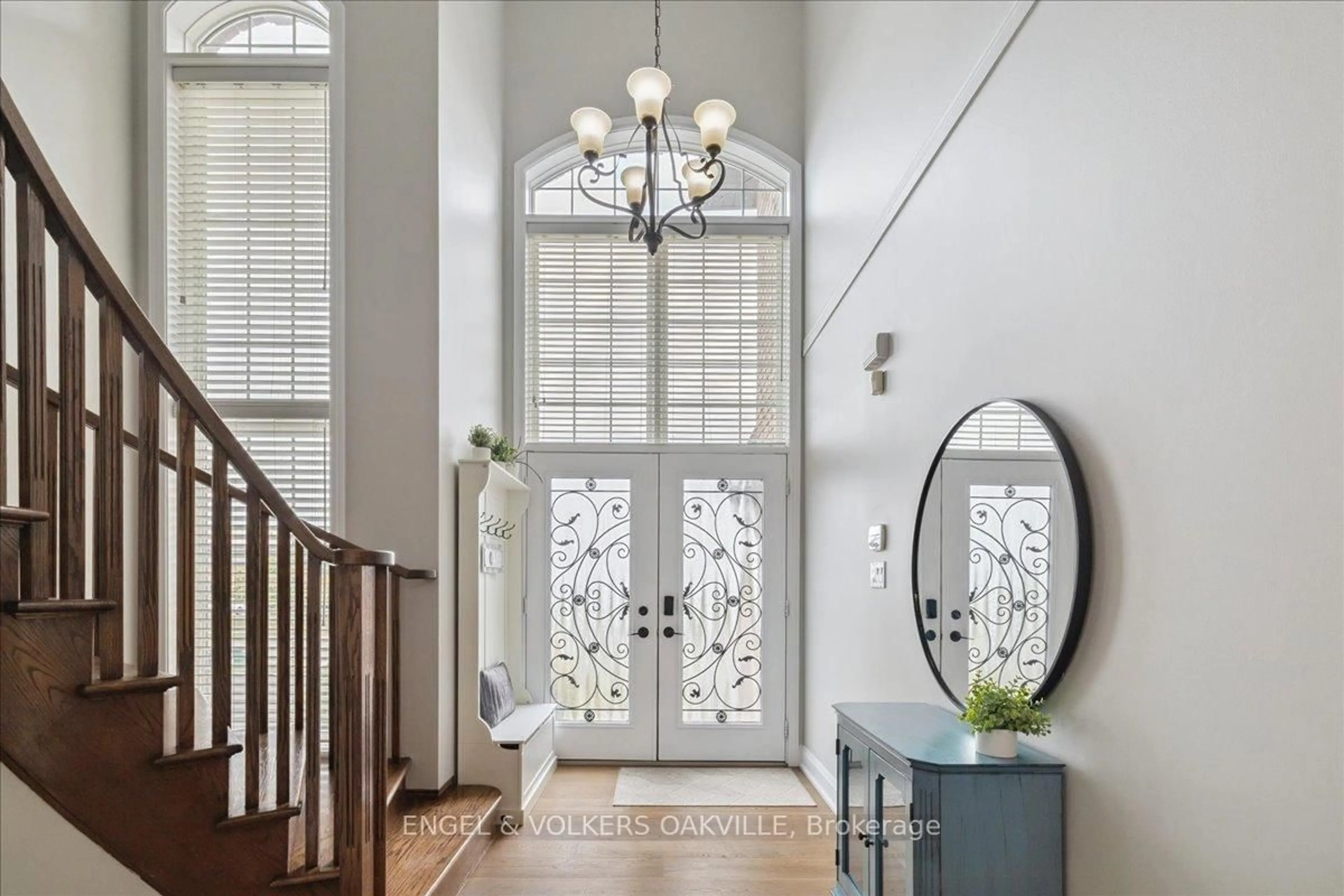 Indoor entryway for 112 Fletcher Rd, Hamilton Ontario L0R 1P0