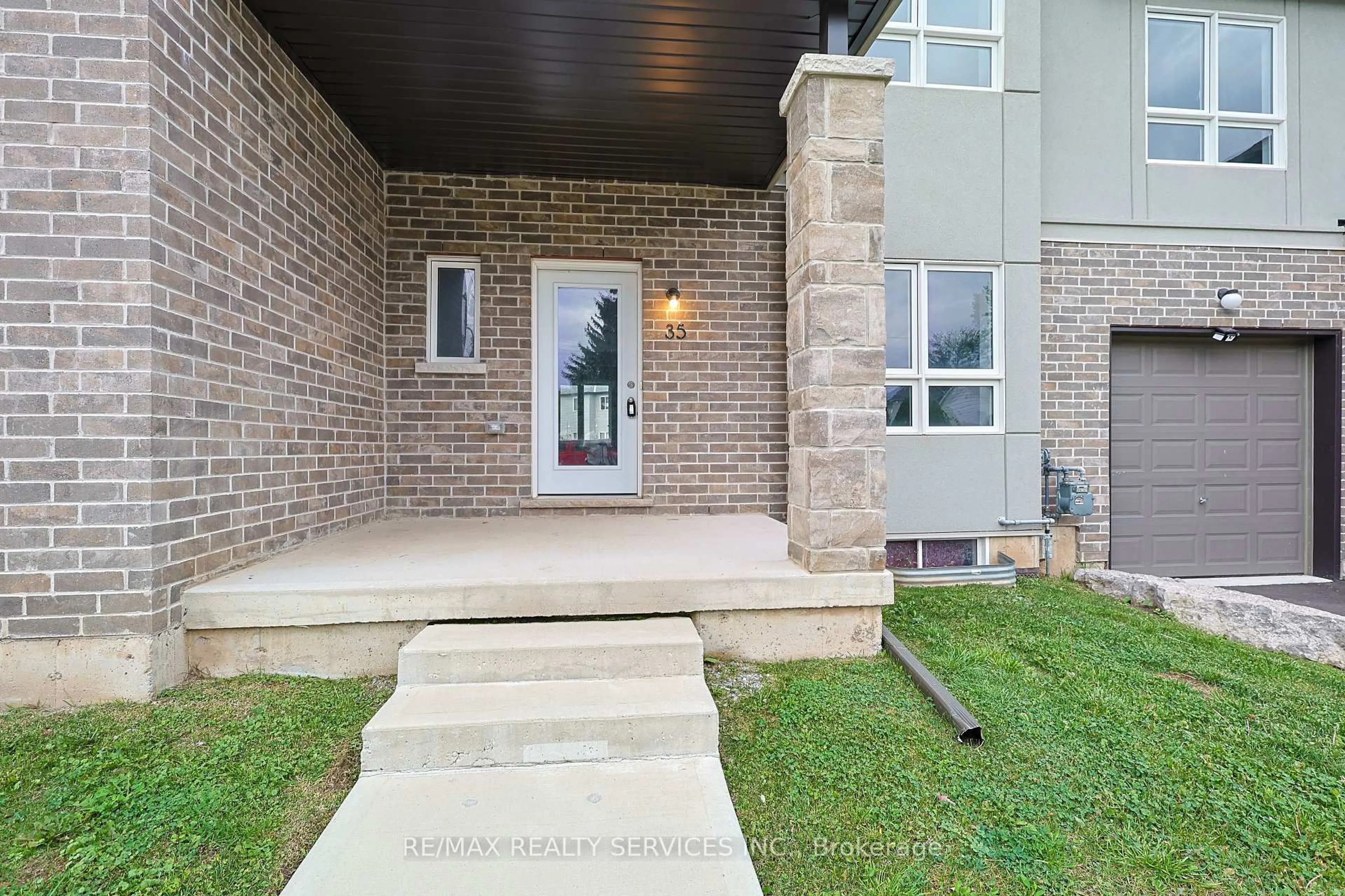 Unknown for 35 Perenack Ave #17, Welland Ontario L3C 2C6