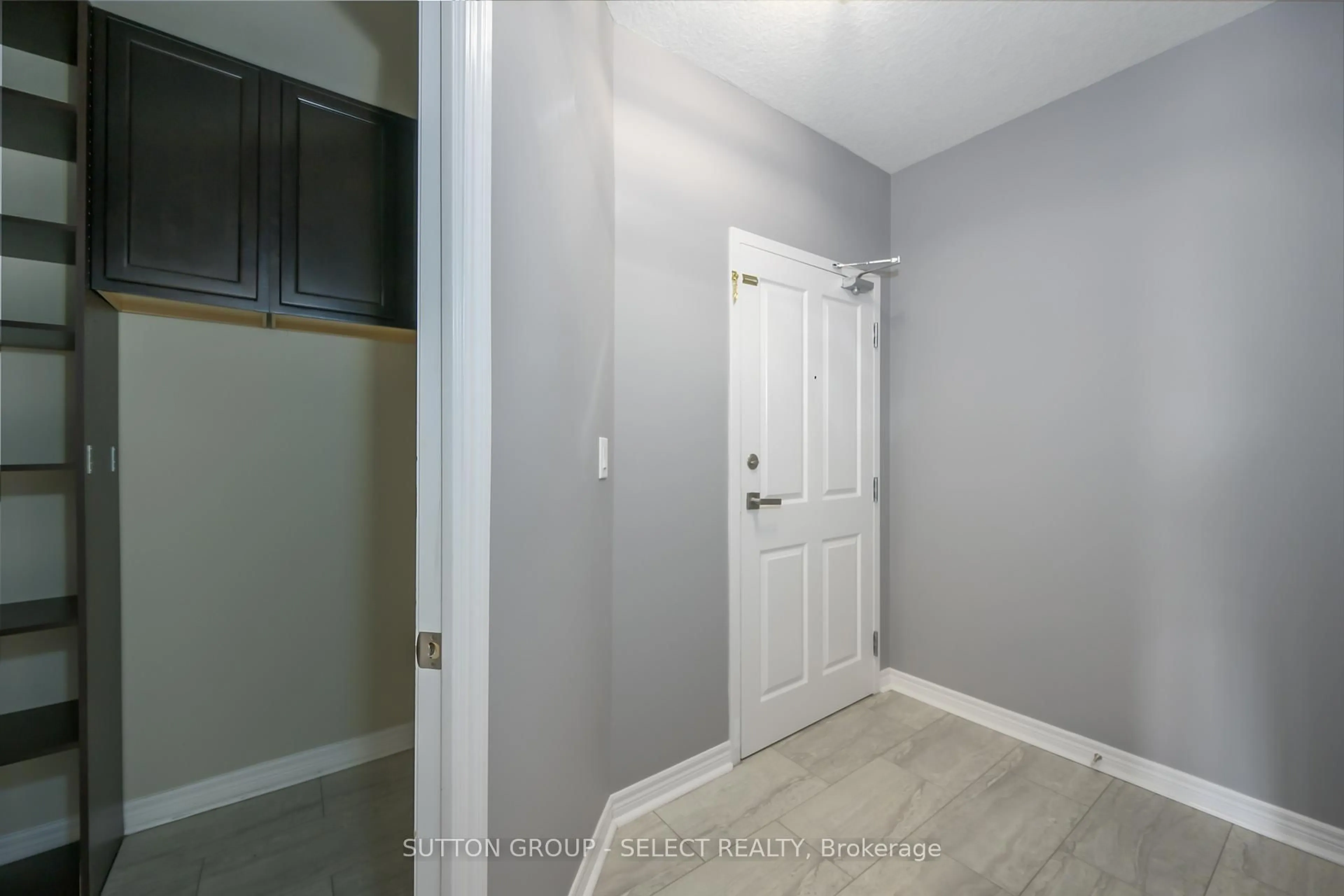 Unknown for 1030 Coronation Dr #303, London North Ontario N6G 0G5