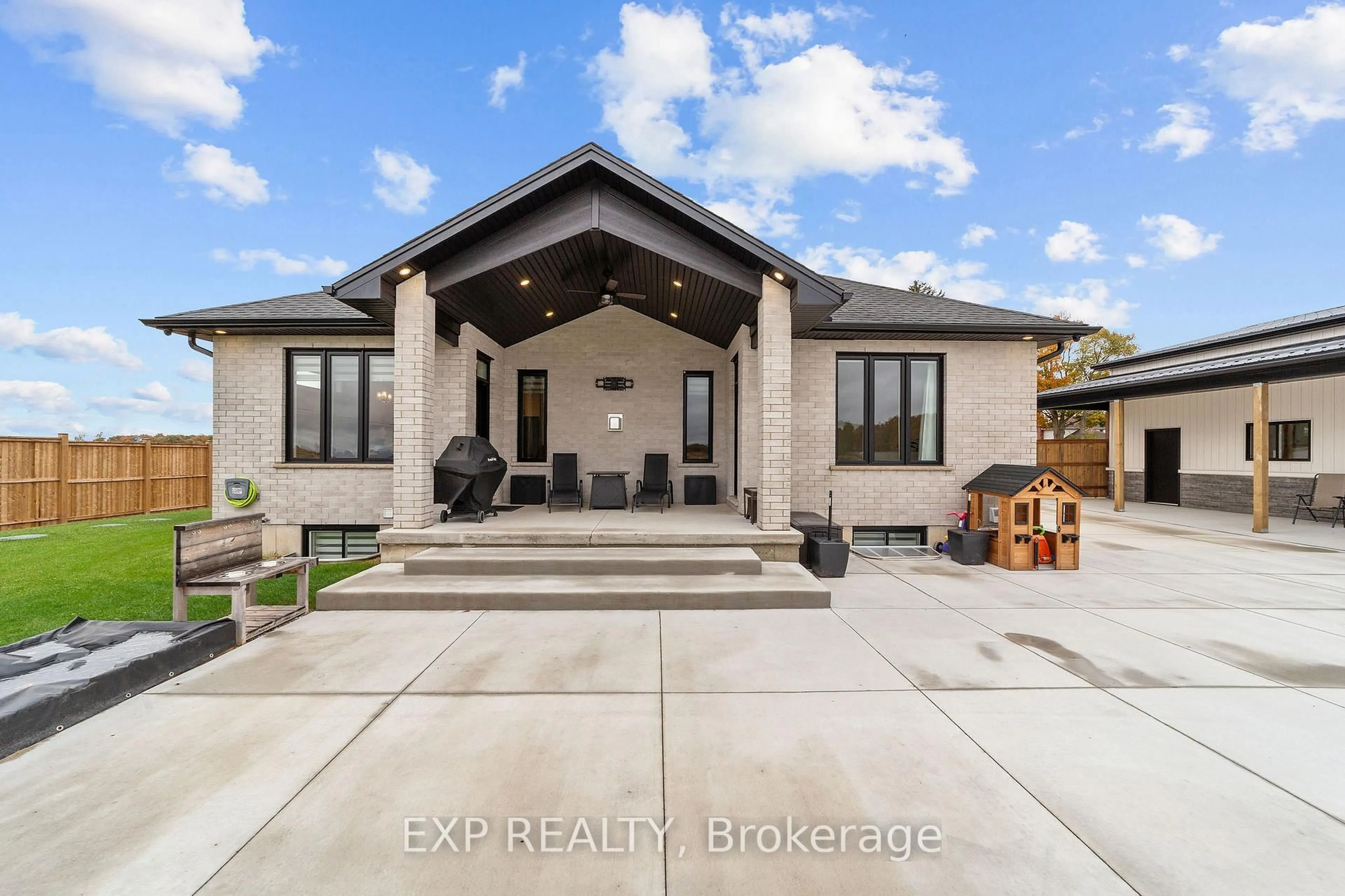 Unknown for 6572 Calvert Dr, Adelaide Metcalfe Ontario N7G 3H5