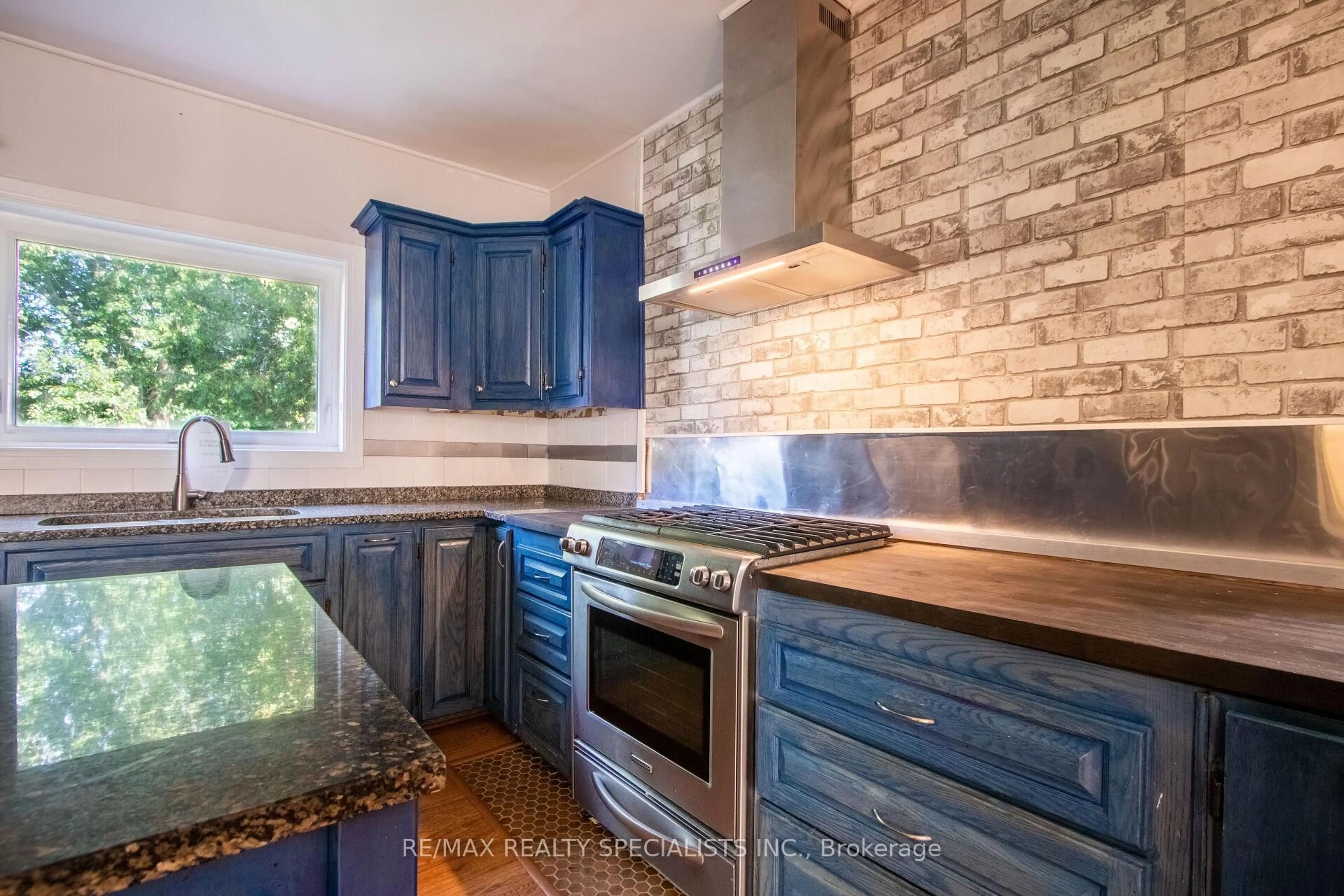 Contemporary kitchen, ceramic/tile floor for 25 Dundas St, Erin Ontario N0B 1T0