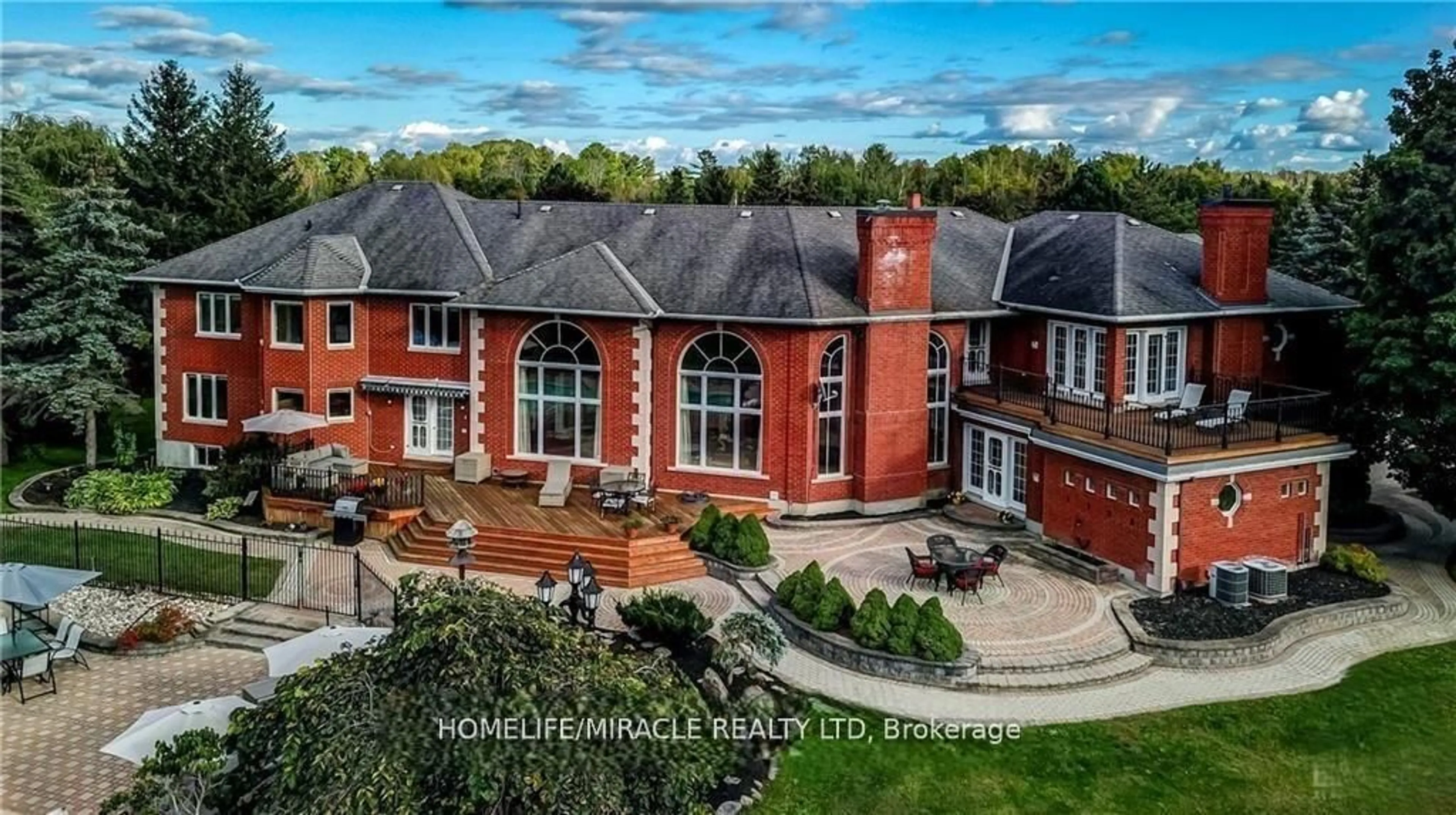 A pic from outside/outdoor area/front of a property/back of a property/a pic from drone, building for 141 Kerry Hill Cres, Ottawa Ontario K0A 1T0