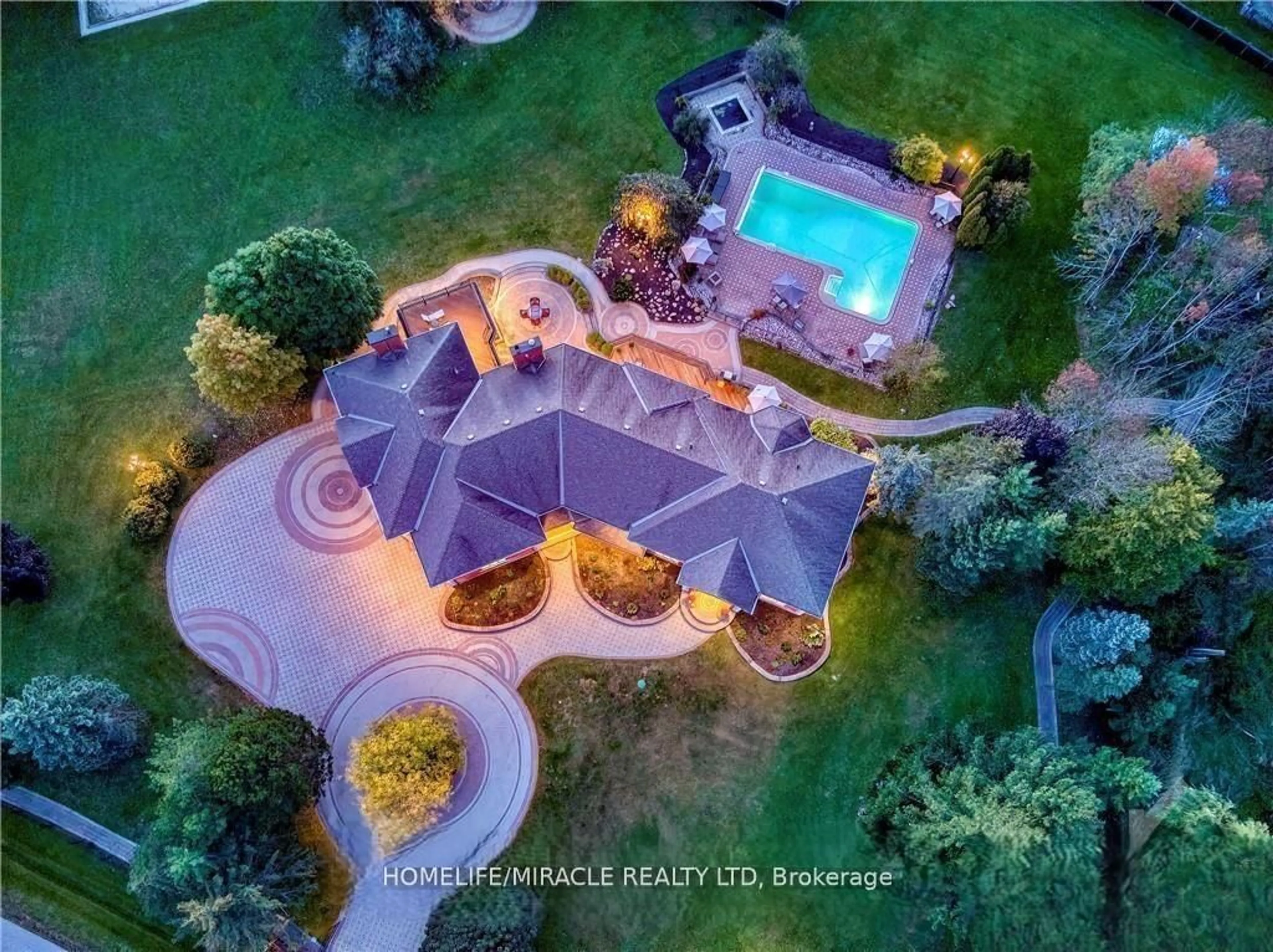 A pic from outside/outdoor area/front of a property/back of a property/a pic from drone, unknown for 141 Kerry Hill Cres, Ottawa Ontario K0A 1T0