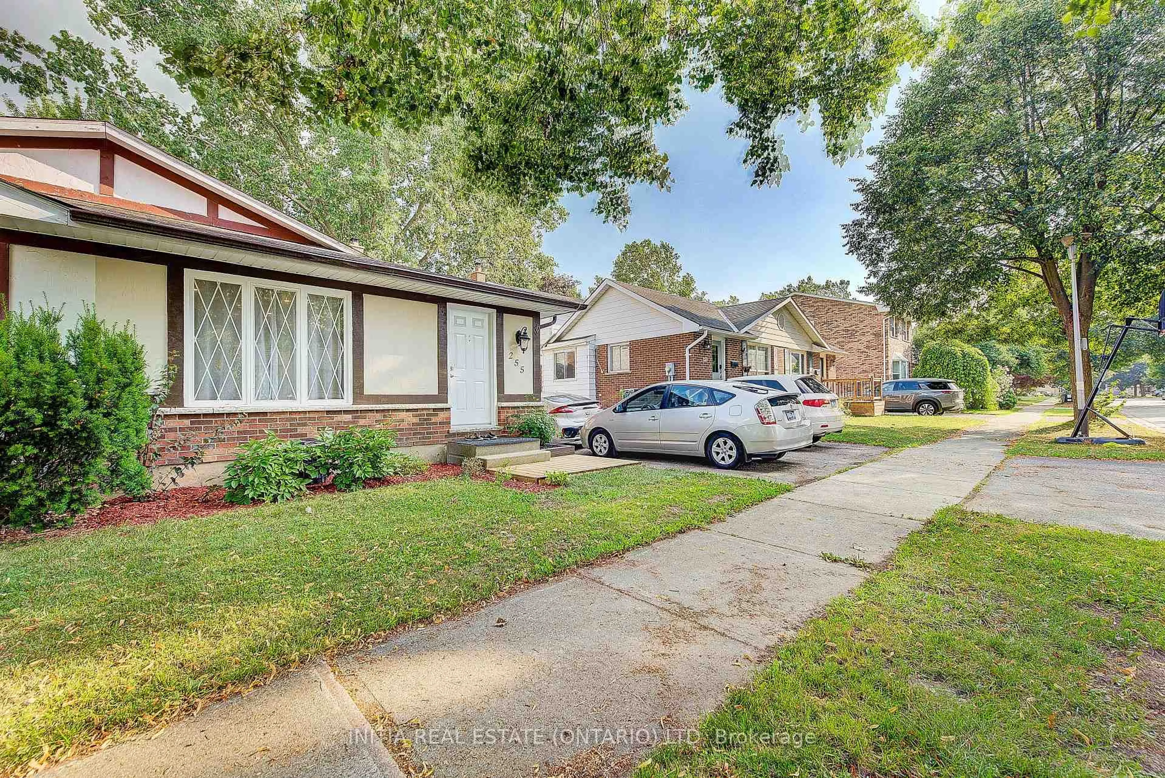 Unknown for 255 Brunswick Cres, London North Ontario N6G 3L1