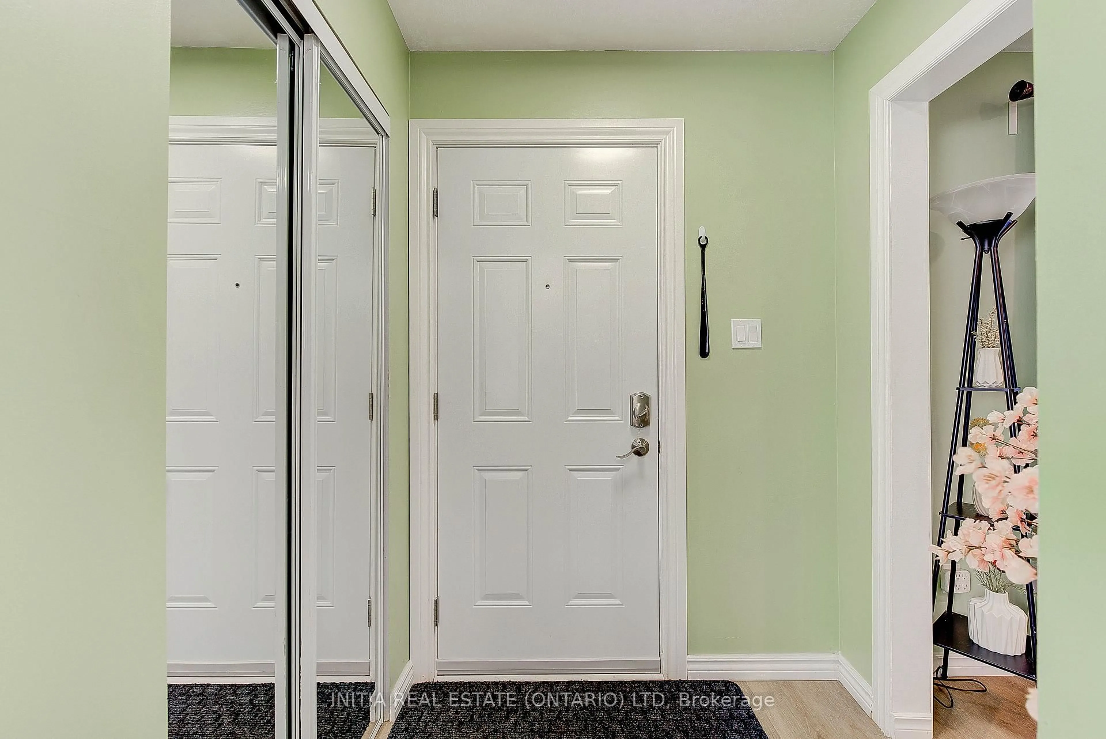 Indoor entryway for 255 Brunswick Cres, London North Ontario N6G 3L1
