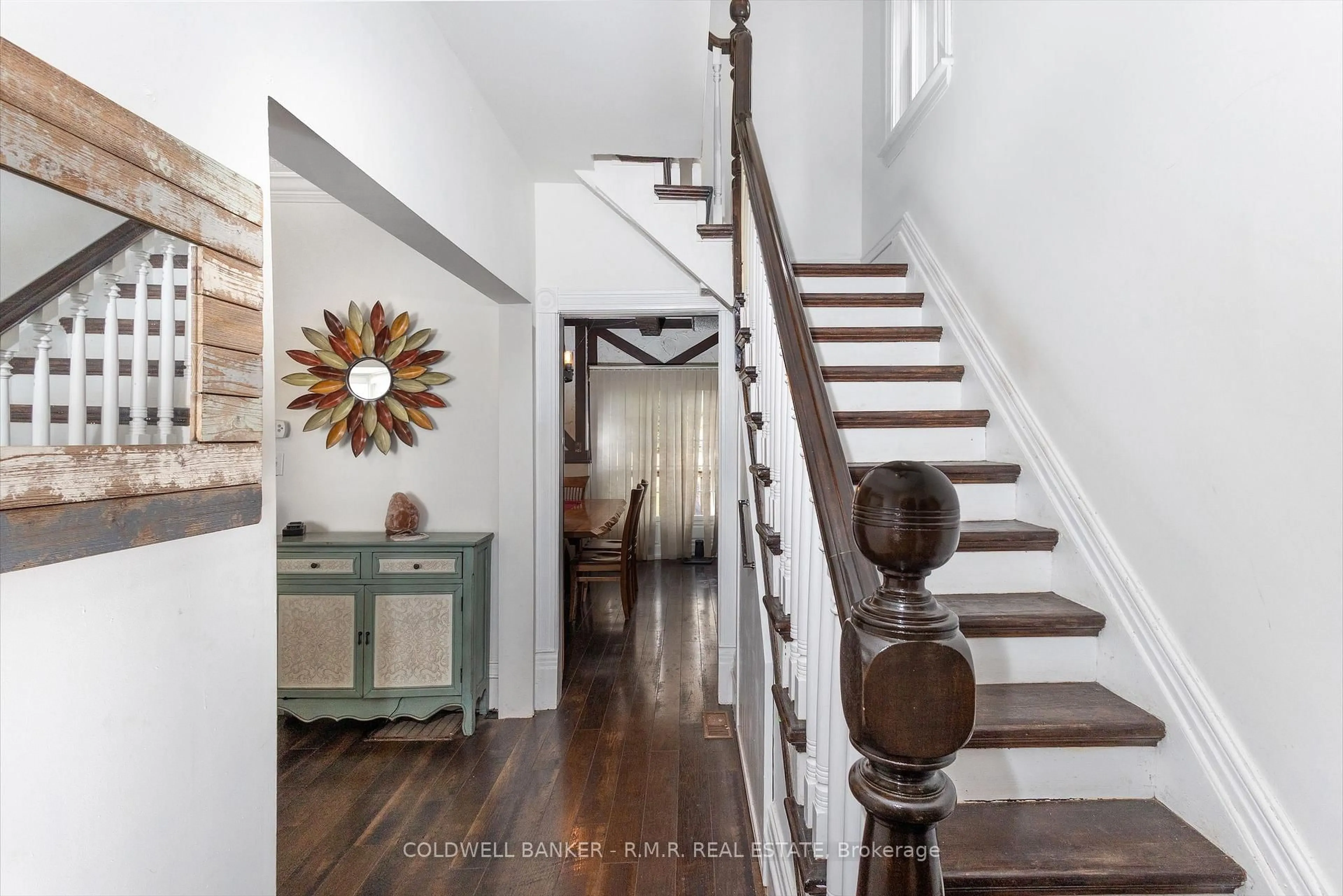 Indoor entryway for 52 Glenelg St, Kawartha Lakes Ontario K9V 1Z3