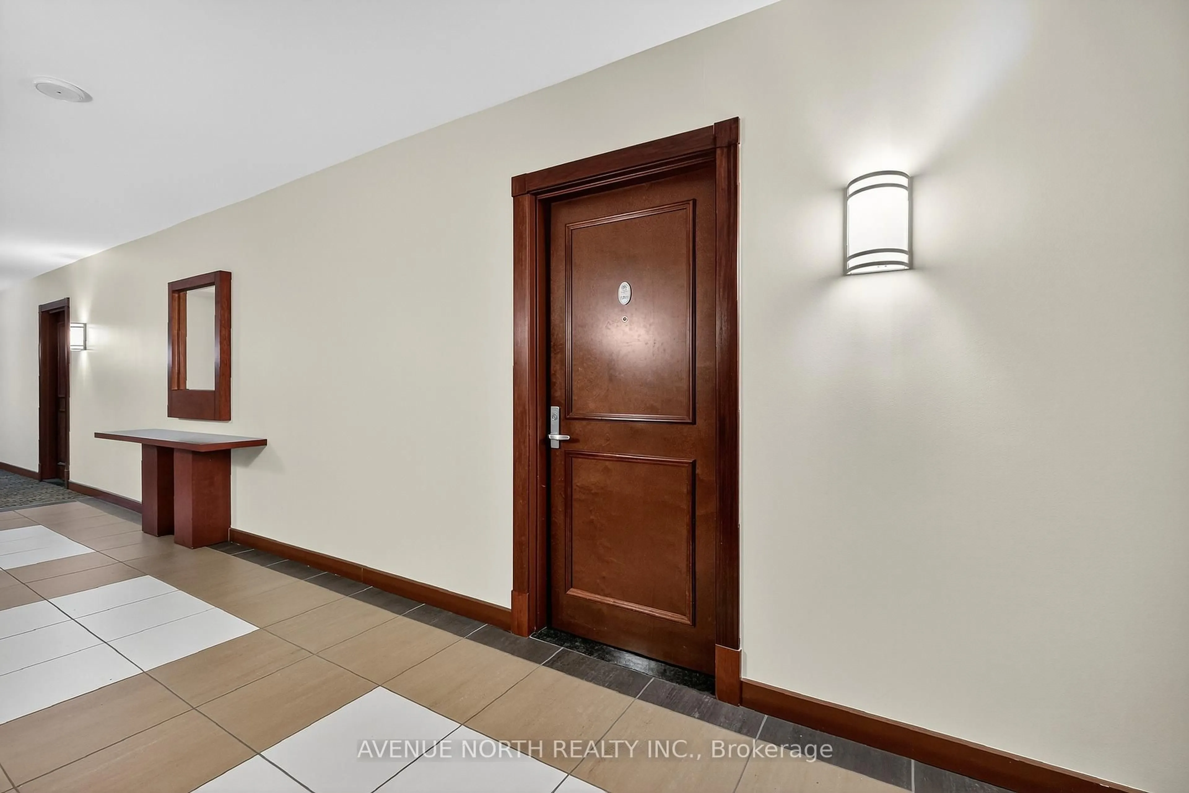 Indoor foyer for 234 Rideau St #1203, Ottawa Ontario K1N 0A9