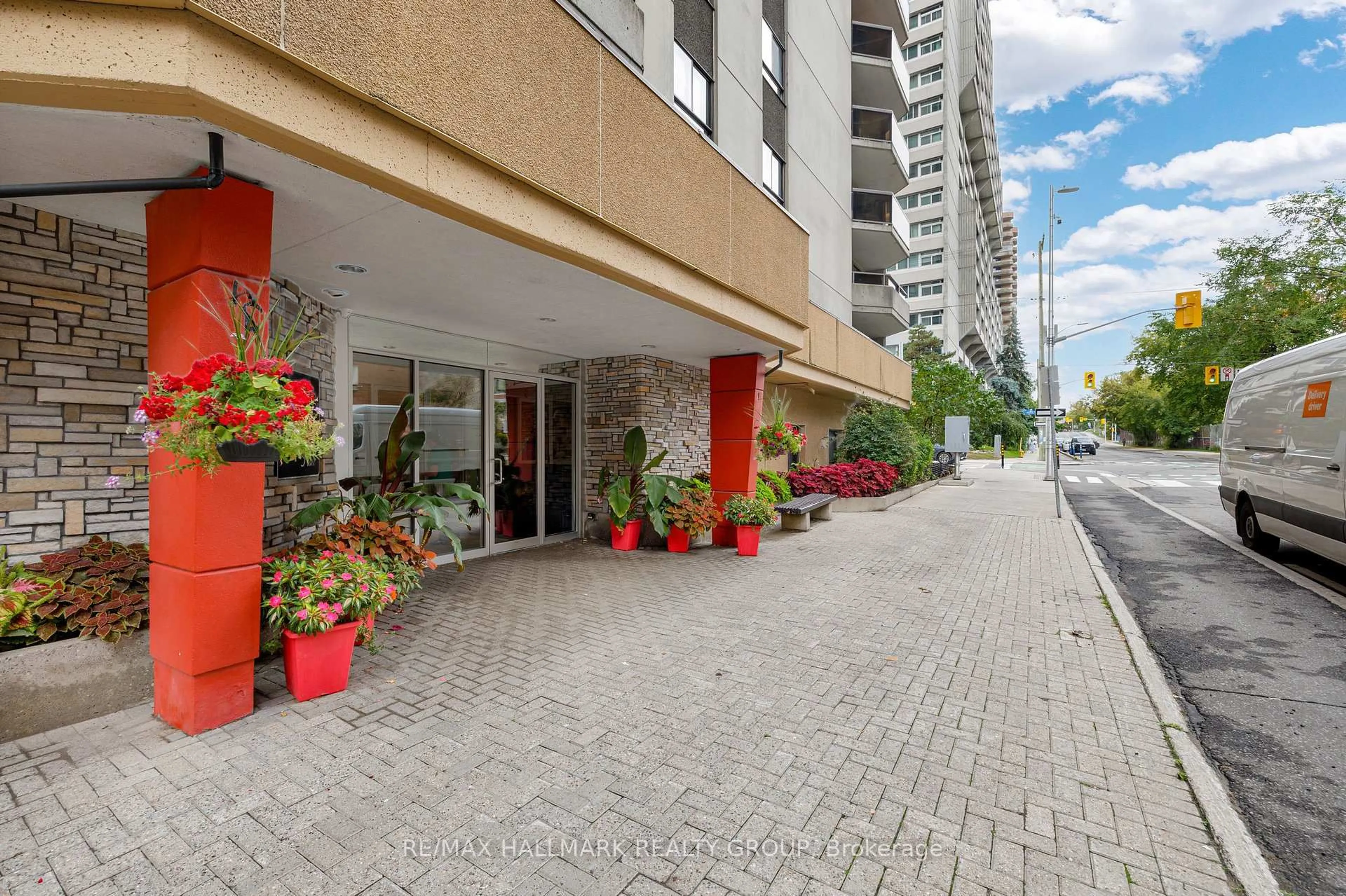 Unknown for 470 Laurier Ave #402, Ottawa Ontario K1R 7W9