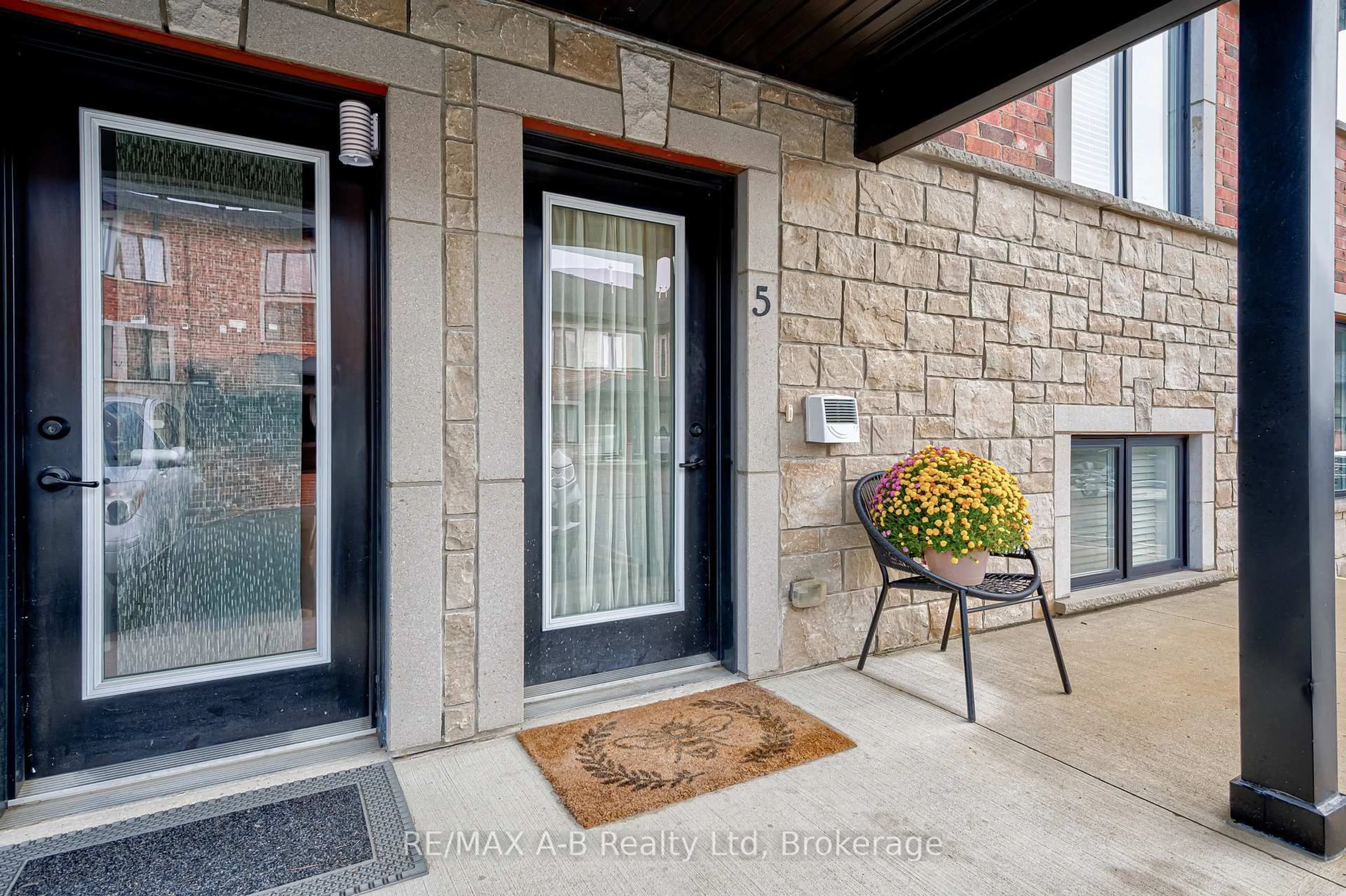 Indoor entryway for 3199 Vivian Line 37 #5, Stratford Ontario N0K 1J0
