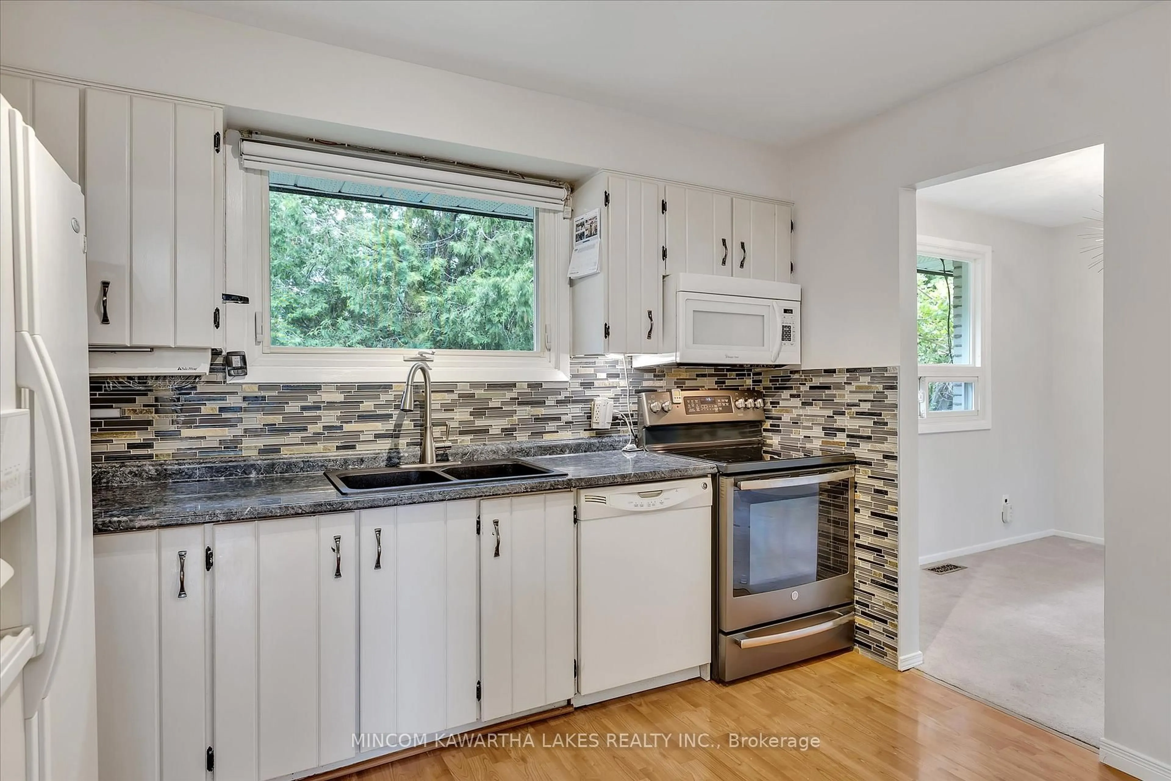 Open concept kitchen, ceramic/tile floor for 197 Patricia Cres, Selwyn Ontario K9J 6X3